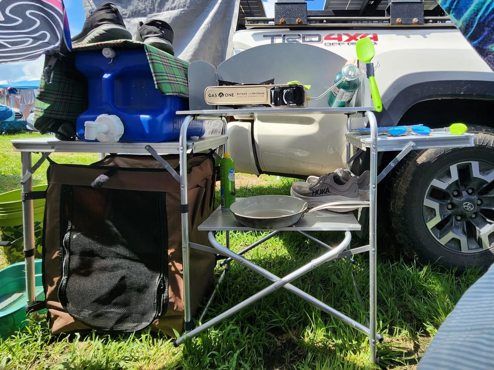 VEVOR Camping Kitchen Table, Aluminum Portable Folding Camp Cook Station with Windscreen, Cupboard, Storage Organizer, Carrying Bag, Quick Installation for Outdoor Picnic Beach BBQ RV Traveling, Brown customer photo 2