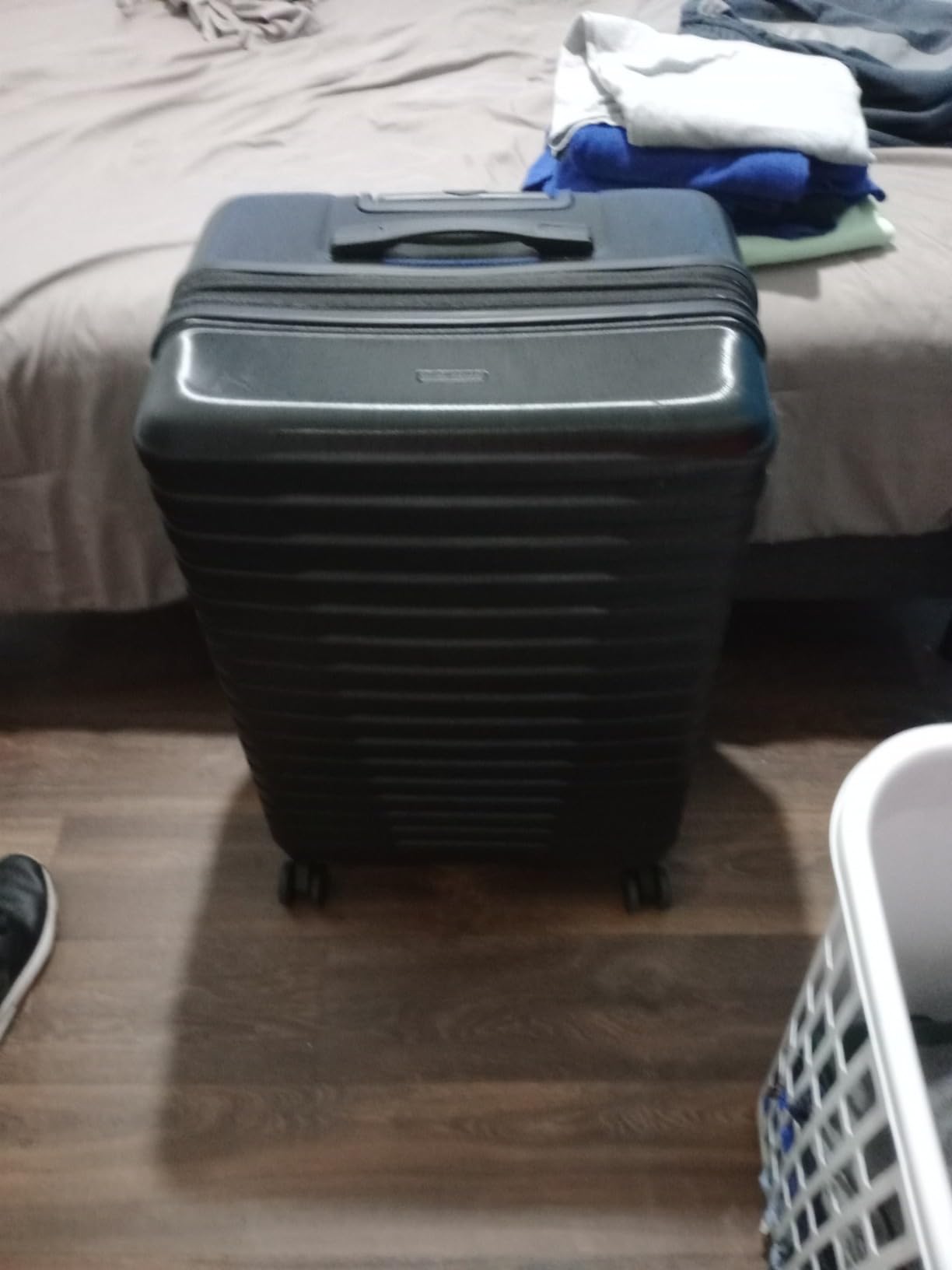 U.S. Traveler Boren Expandable Hardside Rugged Travel Luggage with 8 Spinner Wheels, Mint, Checked-Large 30-Inch customer photo 2