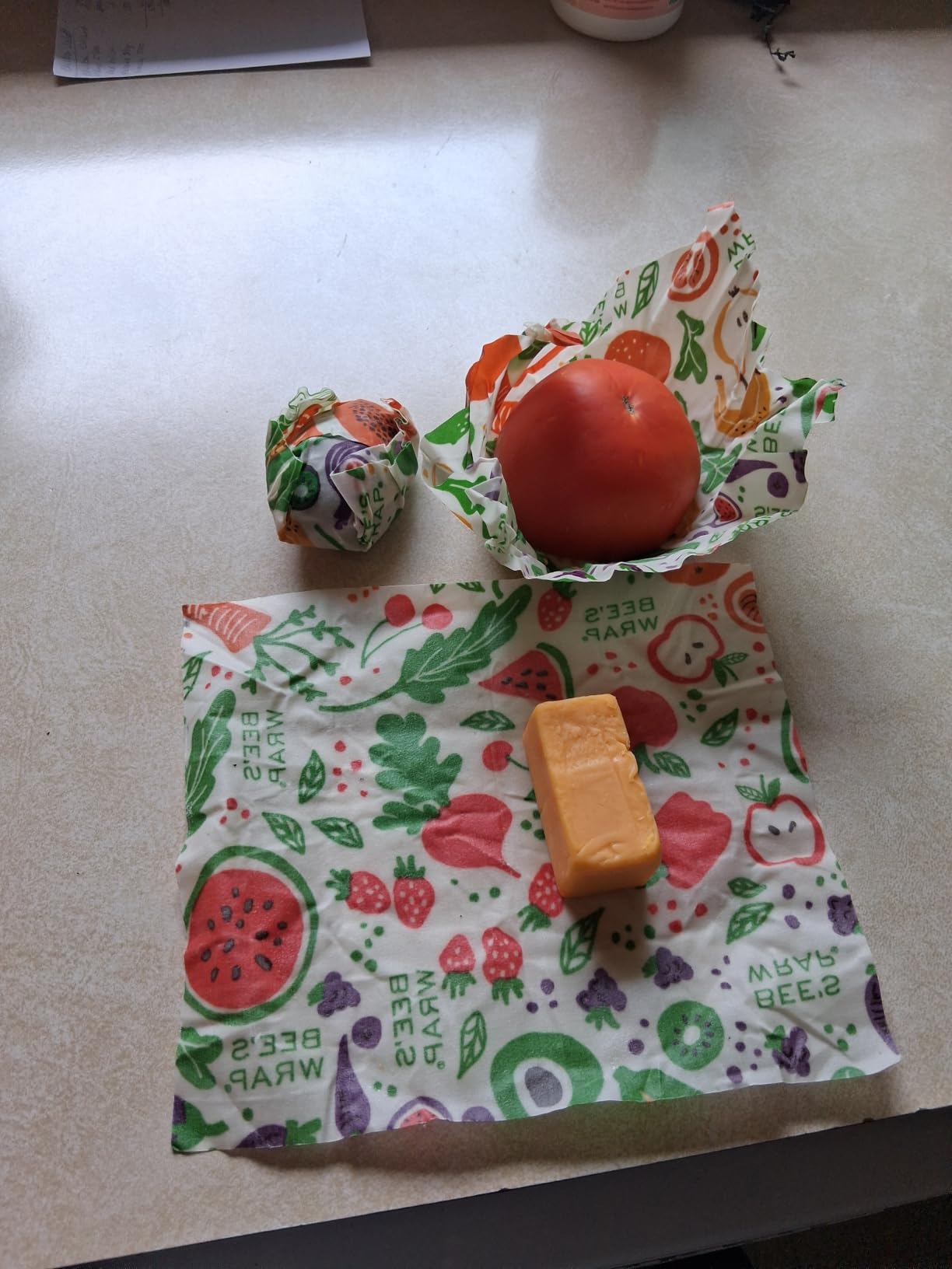 Bee's Wrap Beeswax Wrap Roll, 14 x 53 in - Honeycomb | Cut to Size Organic Beeswax Wraps - Plastic Free - Reusable Food Storage - Wrap Bowls, Bread & Produce - Made in USA customer photo 1