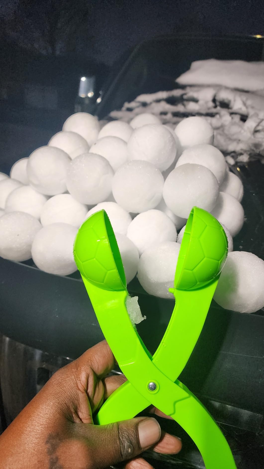 Snow Toys, Snowball Maker 4 Pack Snow Ball Shaper Molds Toys for Kids Snow Ball Fights Tool Kids Winter Toys Snow Ball Clip Snow Games for Outdoor customer photo 1