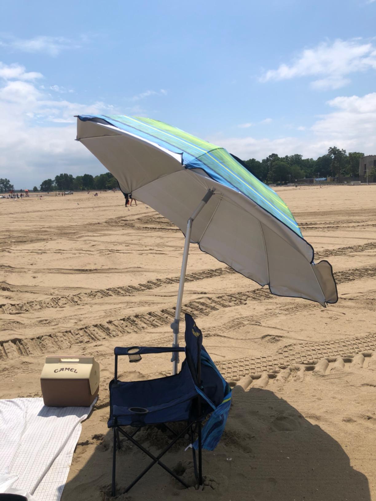 Blissun 7.2' Beach Umbrella with Sand Anchor, Outdoor Portable Beach Umbrella for Sand with Tilt Pole, Carry Bag, Air Vent customer photo 1