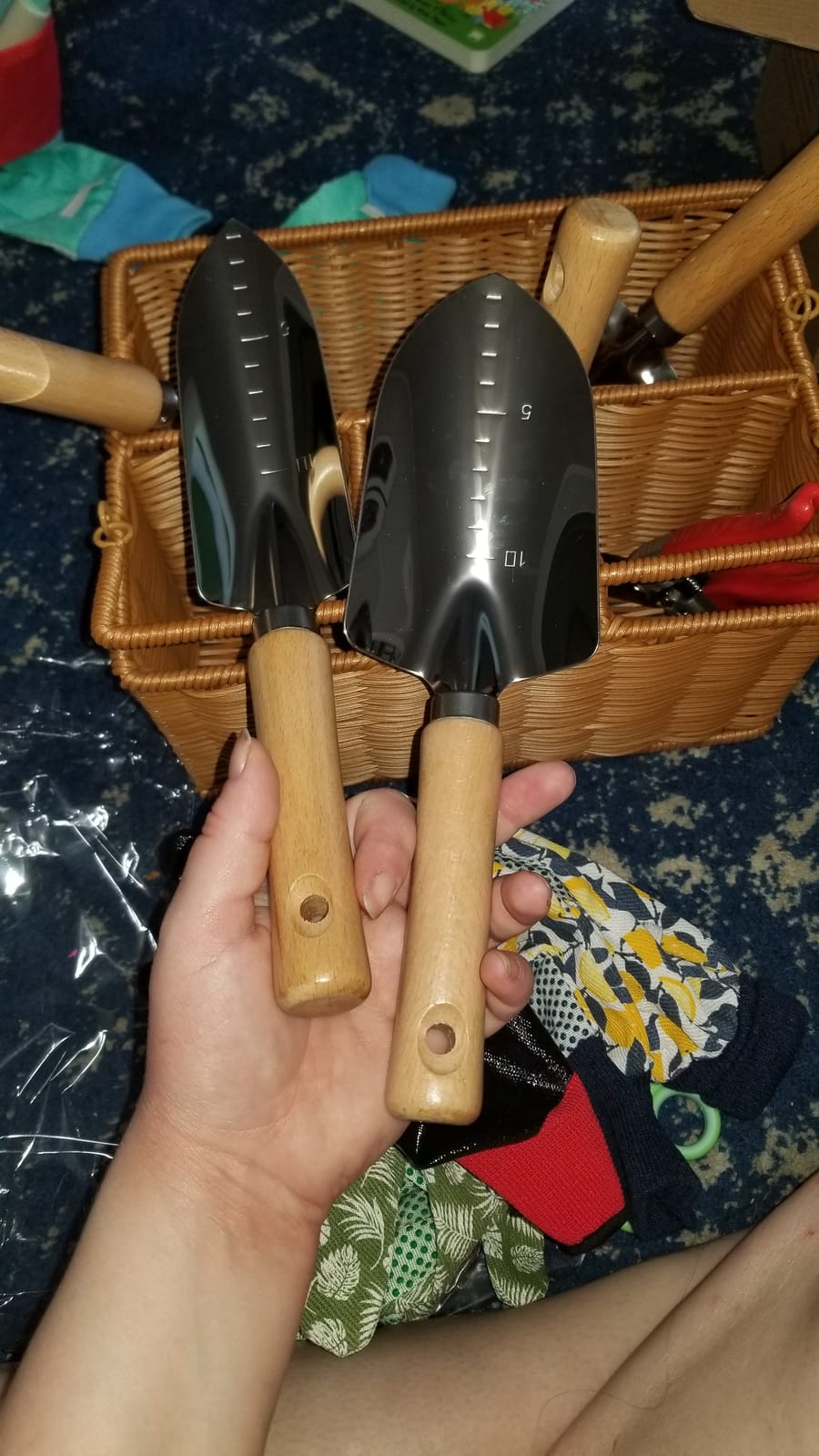 SOLIGT 8 Piece Garden Tools Set with Basket, Gardening Gifts for Women Men customer photo 1