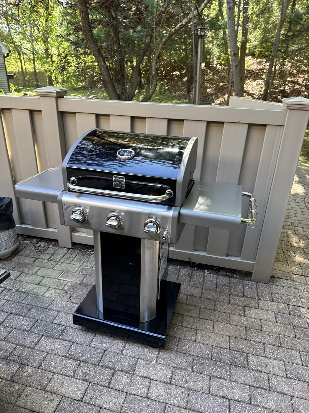 Kenmore 3-Burner Propane BBQ Grill, 30,000 BTUs Gas Grill with Cast Iron Cooking Grates, Folding Side Tables & Wheels, Outdoor Grill with Tool Hooks, Black customer photo 1