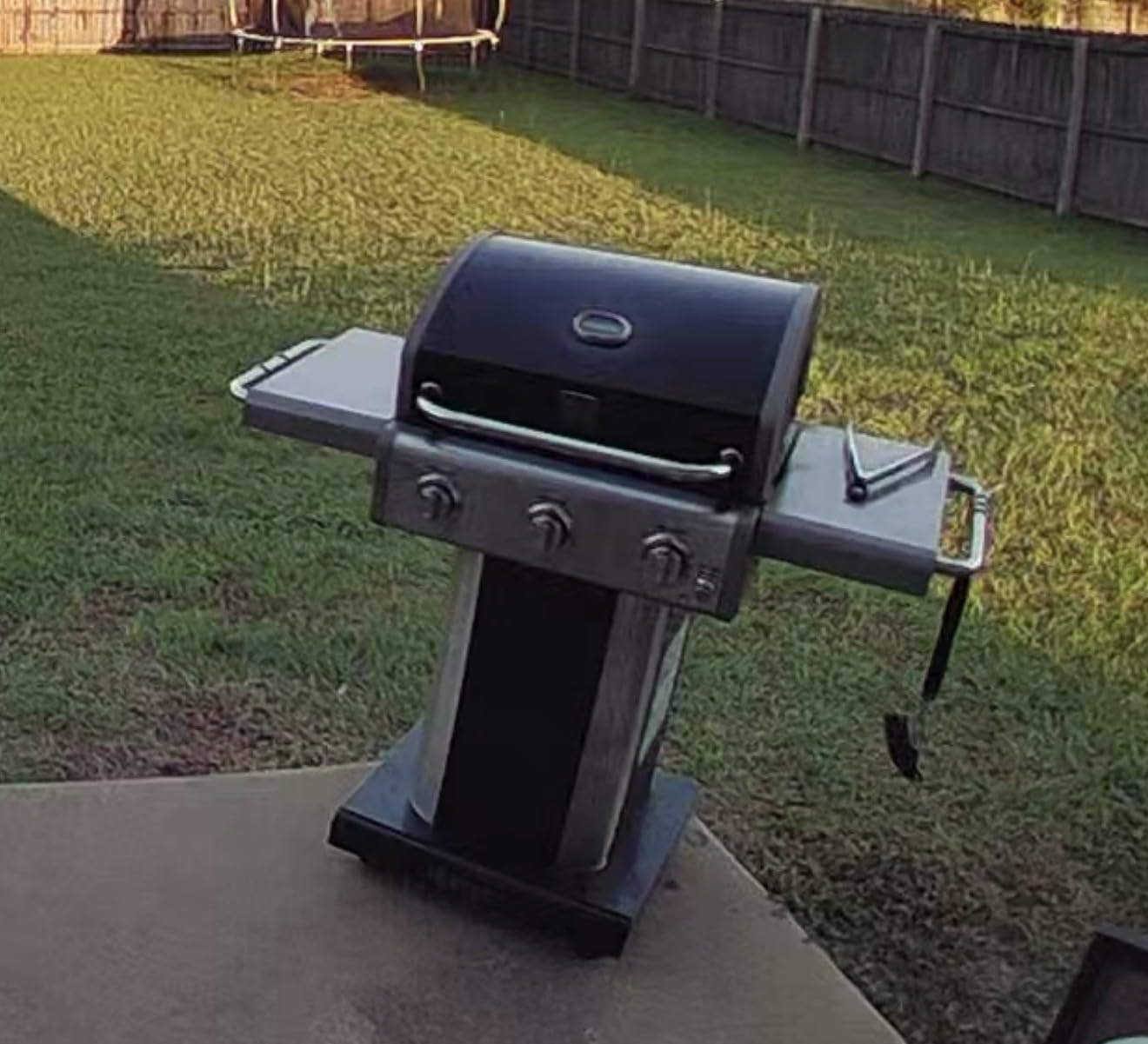 Kenmore 3-Burner Propane BBQ Grill, 30,000 BTUs Gas Grill with Cast Iron Cooking Grates, Folding Side Tables & Wheels, Outdoor Grill with Tool Hooks, Black customer photo 2