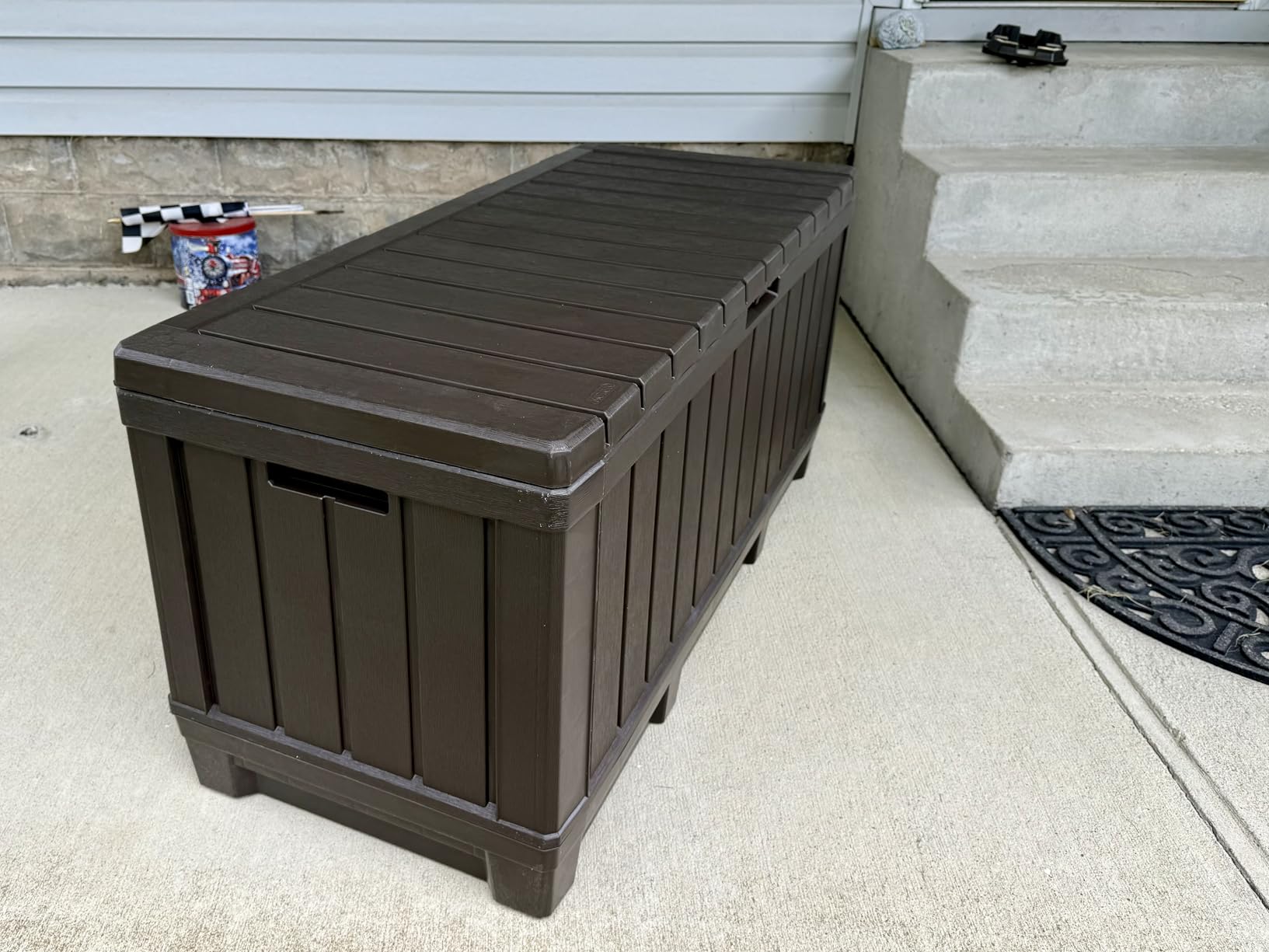 Keter Kentwood 92 Gal Outdoor Storage Box for Patio and Pool Accessories | Brown, Resin, Large, Waterproof, Lockable, Durable, Easy Assembly, Organization, Patio Cushions Storage customer photo 1