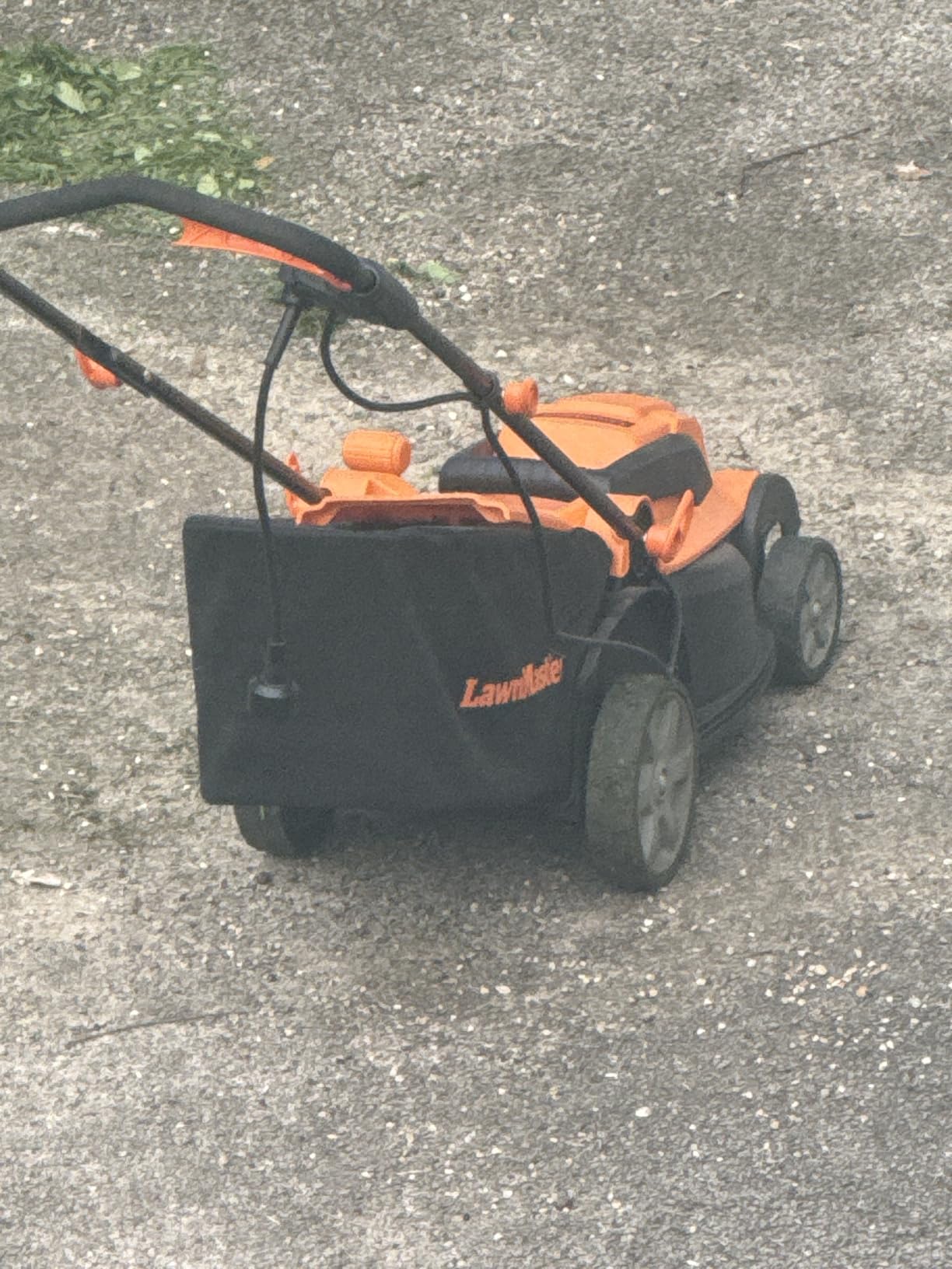 LawnMaster MEB1114K Electric Corded Lawn Mower 15-Inch 11AMP customer photo 2