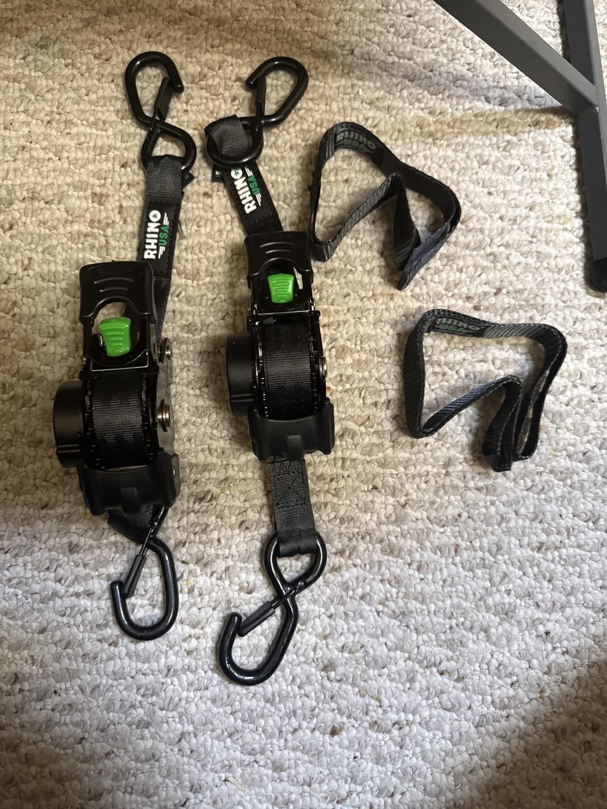 Rhino USA Retractable Ratchet Straps (4-Pack) - 1in x 10ft, Black | 1,209lb Break Strength, Auto Self Retracting Design. For Truck, Cargo Trailer, Motorcycle, ATV & UTV Tie Downs. Black customer photo 2