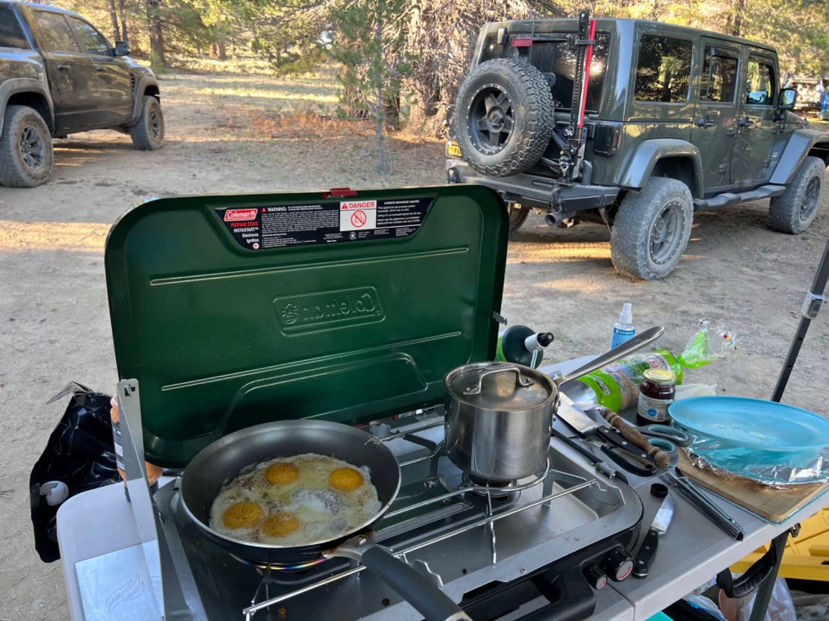 Coleman Classic 3-Burner Propane Camping Stove with InstaStart Ignition, Portable Cooktop with 3 Adjustable Burners & 28,000 BTUs of Power for Camping, Tailgating, Grilling, Hunting & More customer photo 2
