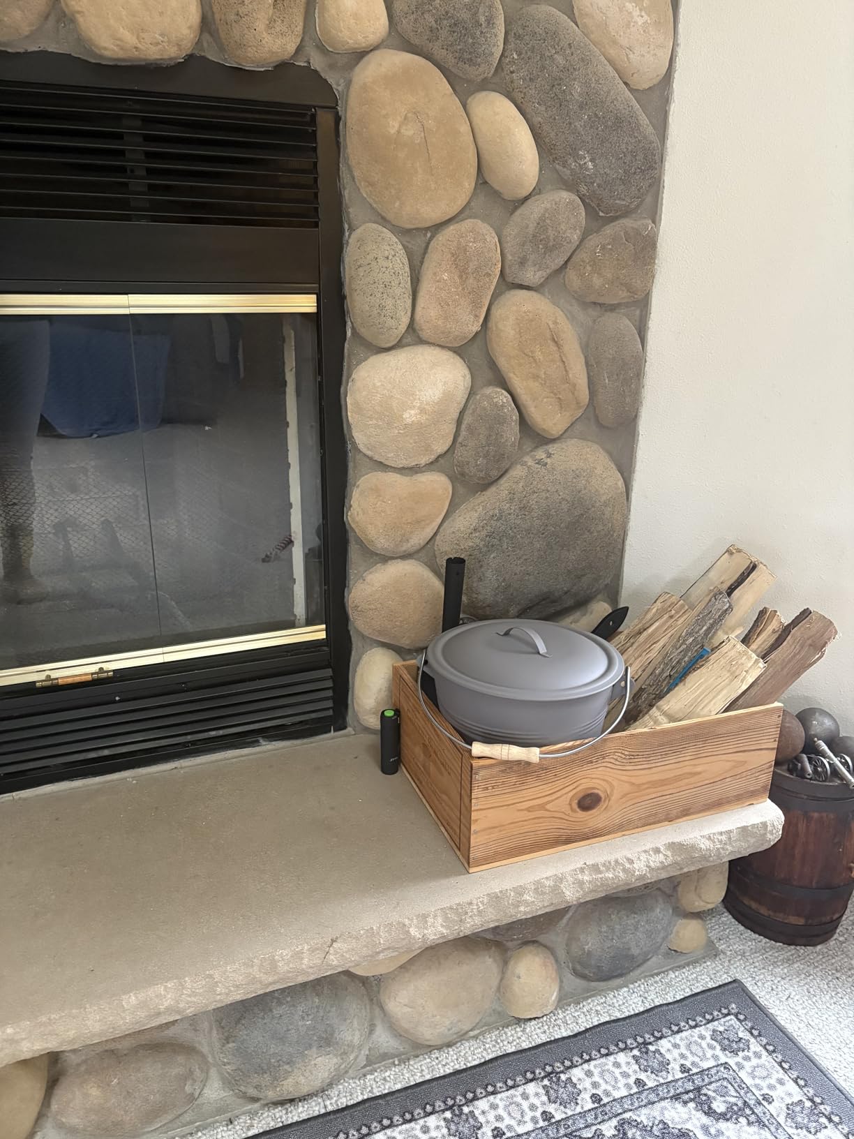 BRIAN & DANY Ash Bucket with Lid, 2.6 Gallon Fireplace Ash Bucket with Shovel and Hand Broom, Metal Bucket for Fireplace, Fire Pit, Wood Burning Stove, Black customer photo 1