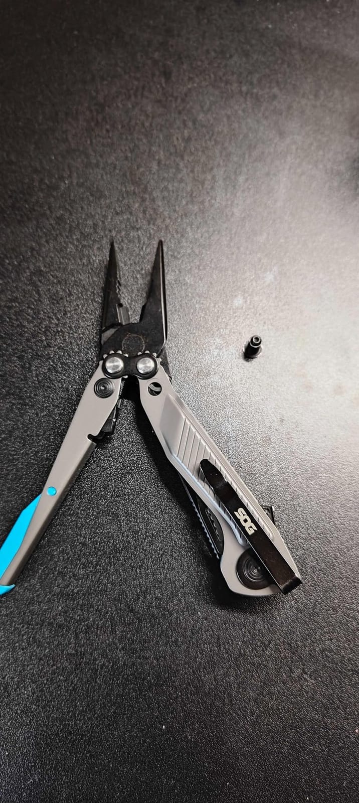 SOG Everyday Daily Solution EDC Flash MT Multi-Tool with CRYO D2 Steel Compact Pocket Size, 7 Tools, Stainless-Steel Housing, Urban Gray & Cyan customer photo 1
