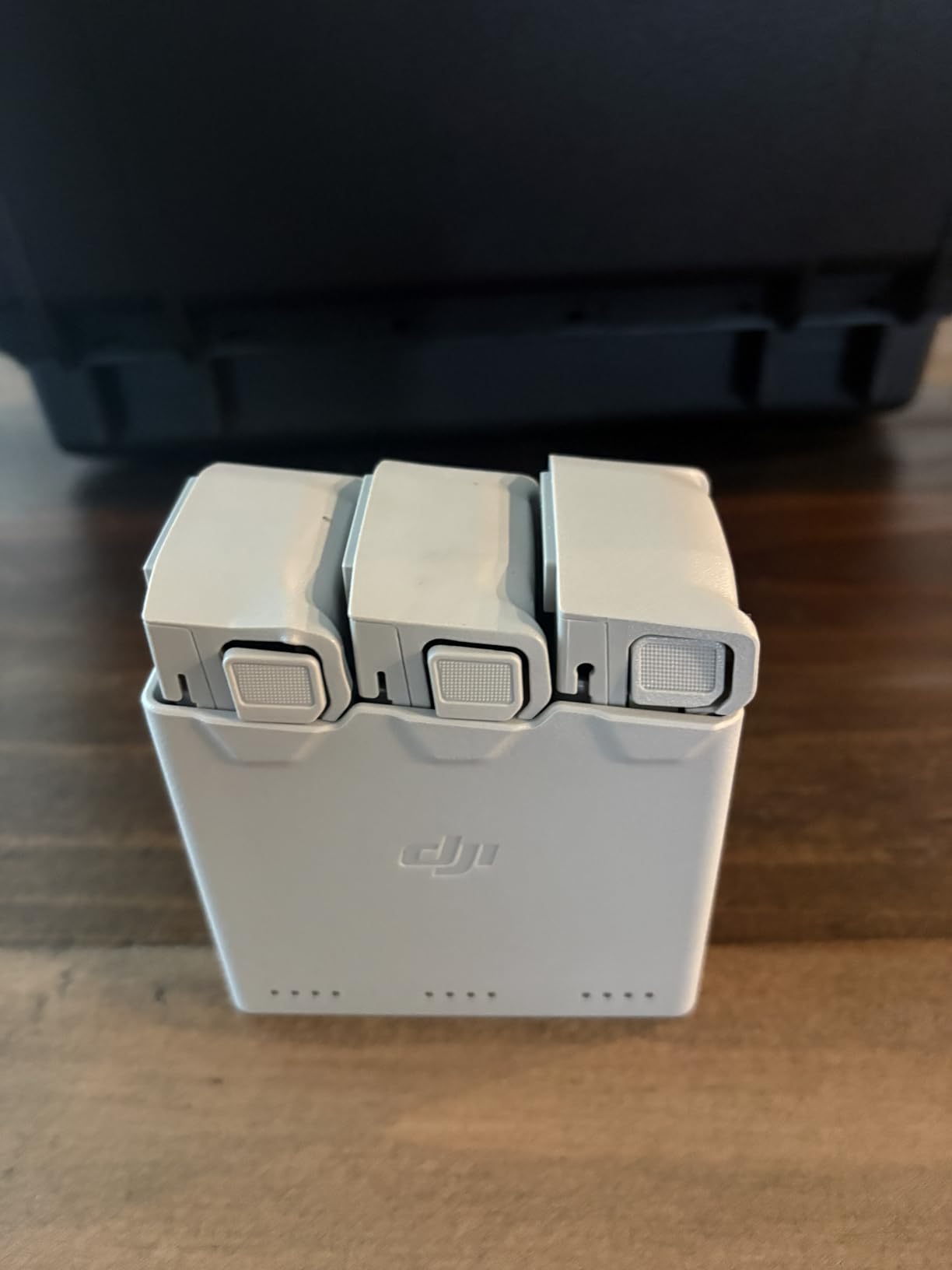DJI 30W USB-C Two-Way Charging Hub for Mini 3 Pro Batteries, Mobile Power Source and Convenient Battery Storage customer photo 2