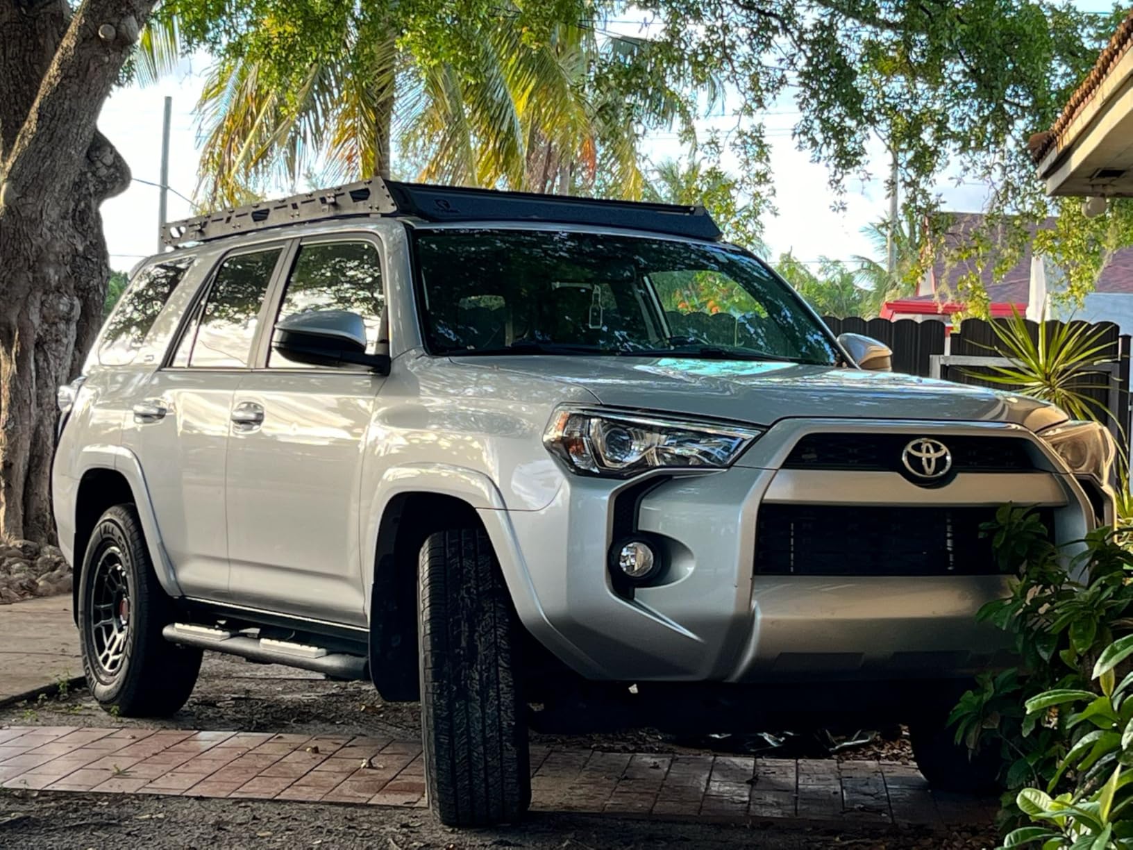 Tyger Auto Platform Style Roof Rack Compatible with 2010-2024 Toyota 4Runner | Cargo Storage Carrier for Outdoors Gear| Paintable Accent Inserts to Color Match | TG-RR1T33668 customer photo 1