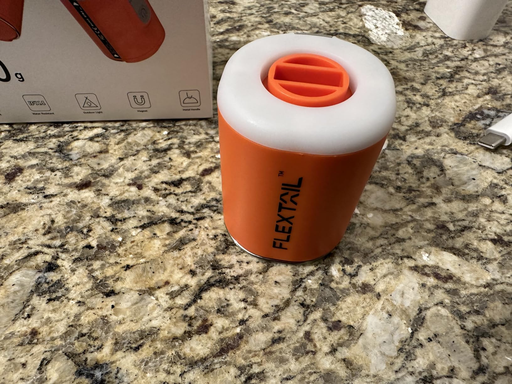 FLEXTAILGEAR Portable Air Pump with Camping Lantern Tiny Pump 2X 4kPa Air Pump for Inflatables Rechargeable Air Mattress Pump with Magnetic Design for Sleeping Pads, Pool Floats, Swimming Rings (OG) customer photo 2