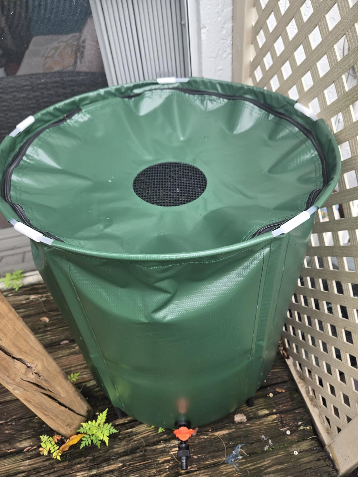 VINGLI Upgraded 100 Gallon Collapsible Rain Barrel, Portable Water Storage Collection System, Weather Proof Sturdy Tank Catcher Container with Filter Spigot Overflow Kit (Black) customer photo 2