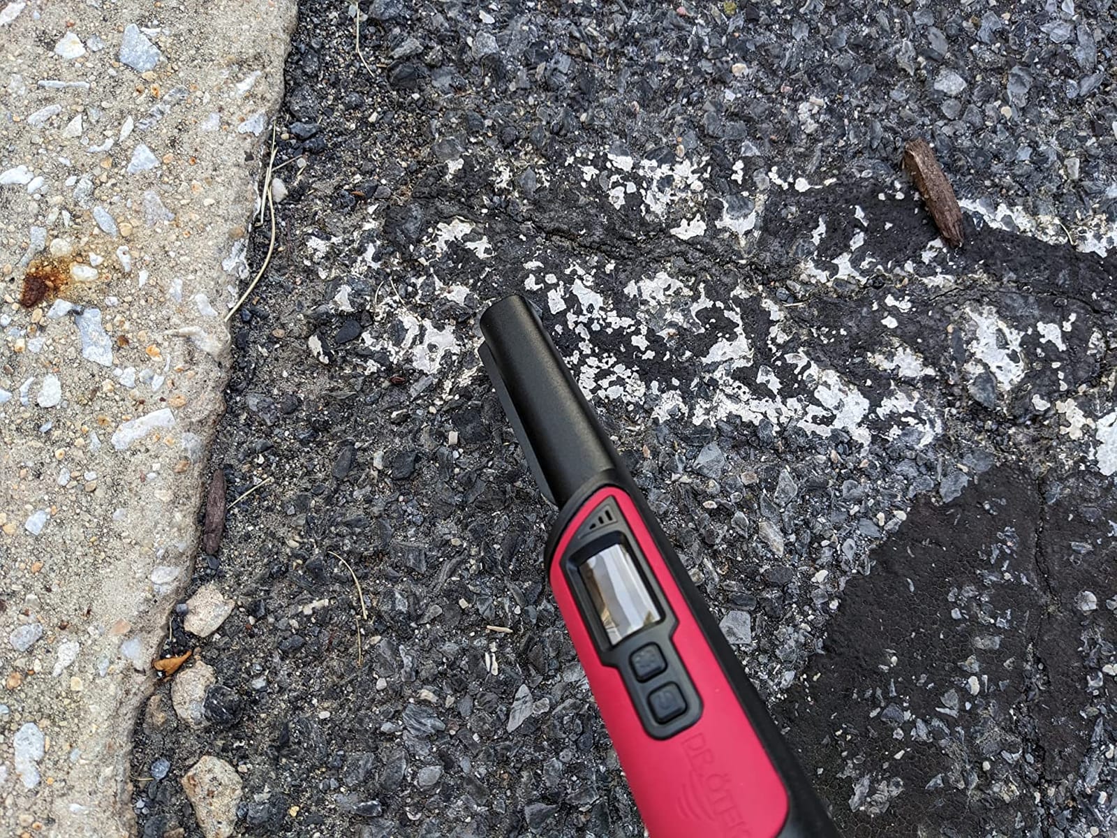 DR.ÖTEK Metal Detector Pinpointer, IP68 Fully Waterproof Underwater Pinpointer Metal Detector with LCD Screen & LED Light 360° Accurate High-Sensitivity Detection, Handheld Wand for Adults & Kids, Red customer photo 1
