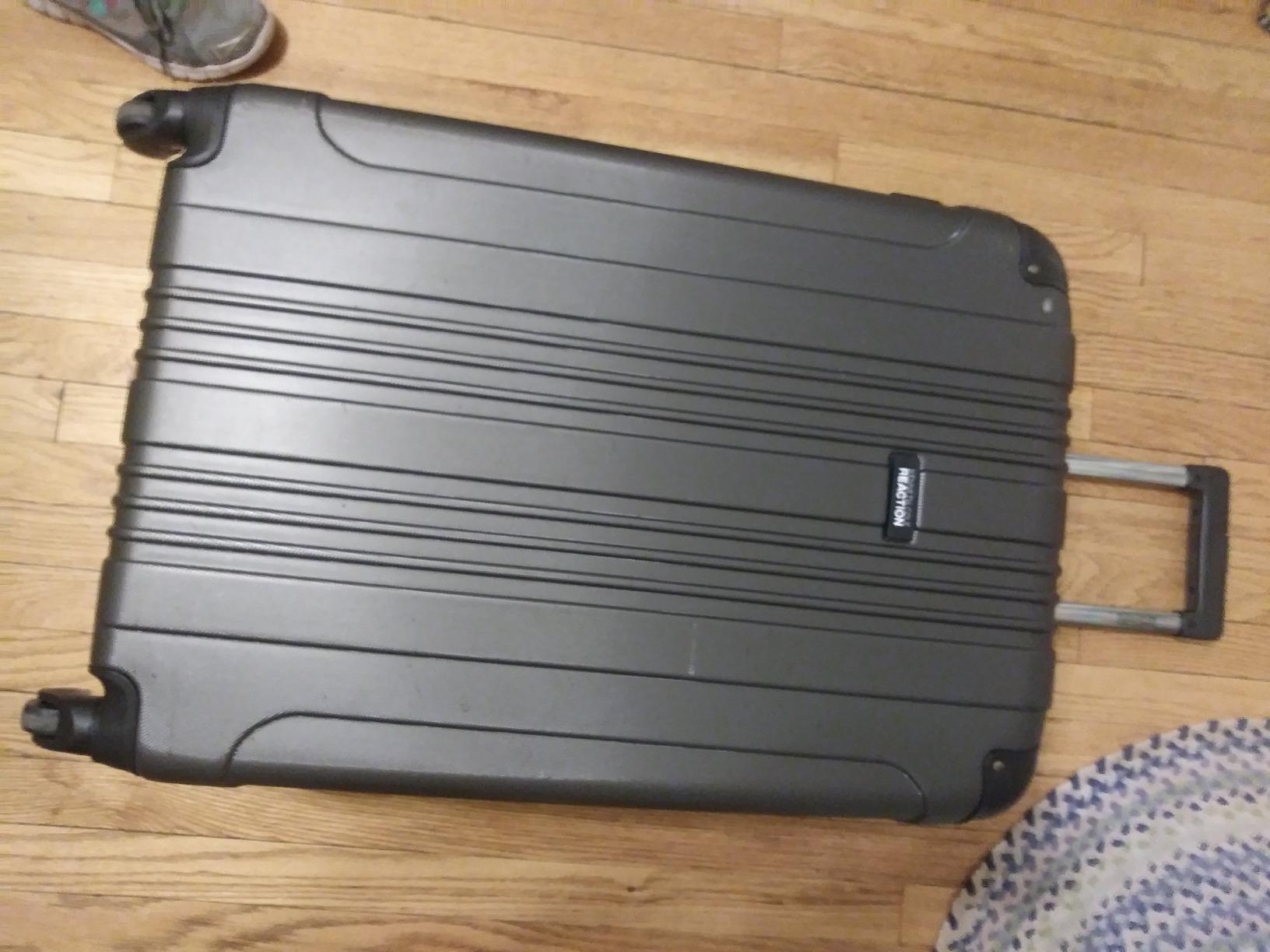Kenneth Cole REACTION Out of Bounds Lightweight Hardshell 4-Wheel Spinner Luggage, Scarlet Red, 28-Inch Checked customer photo 1