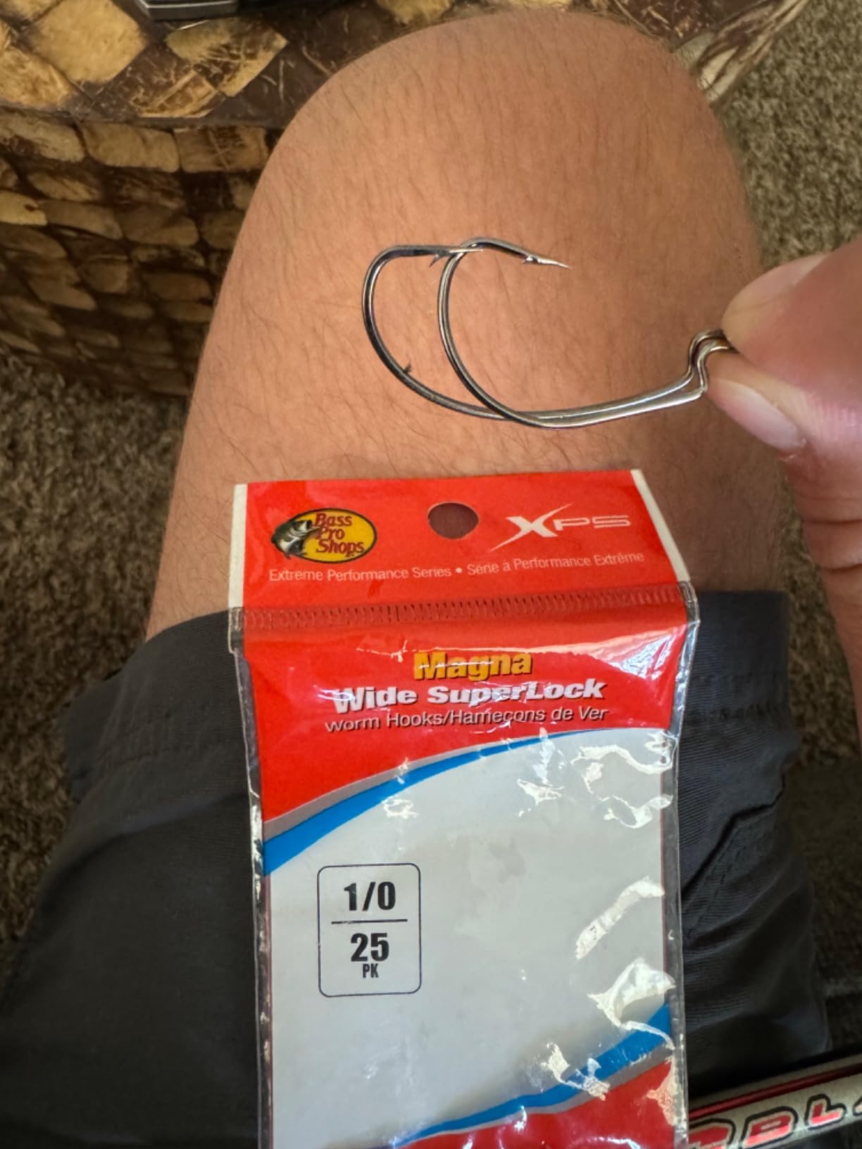 FishTrip 50/100/120pcs EWG Hooks, Offset Worm Hook for Bass Fishing | Extra Wide Gap, High Carbon Steel, Texas Rig Hook for Soft Plastics Texas/Carolina/Drop Shot Fresh/Saltwater #4 -5/0 customer photo 1