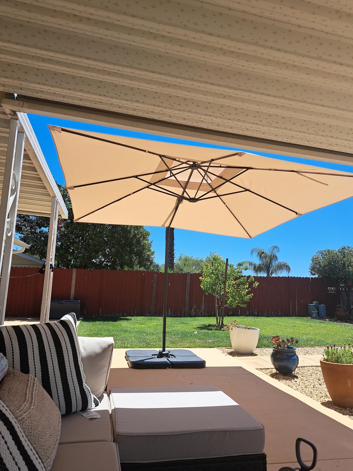 Tangkula 9.5 FT Cantilever Patio Umbrella, Outdoor Square Offset Umbrella with 360° Rotation, Double Top Heavy Duty Patio Hanging Umbrella with Cross Base customer photo 2