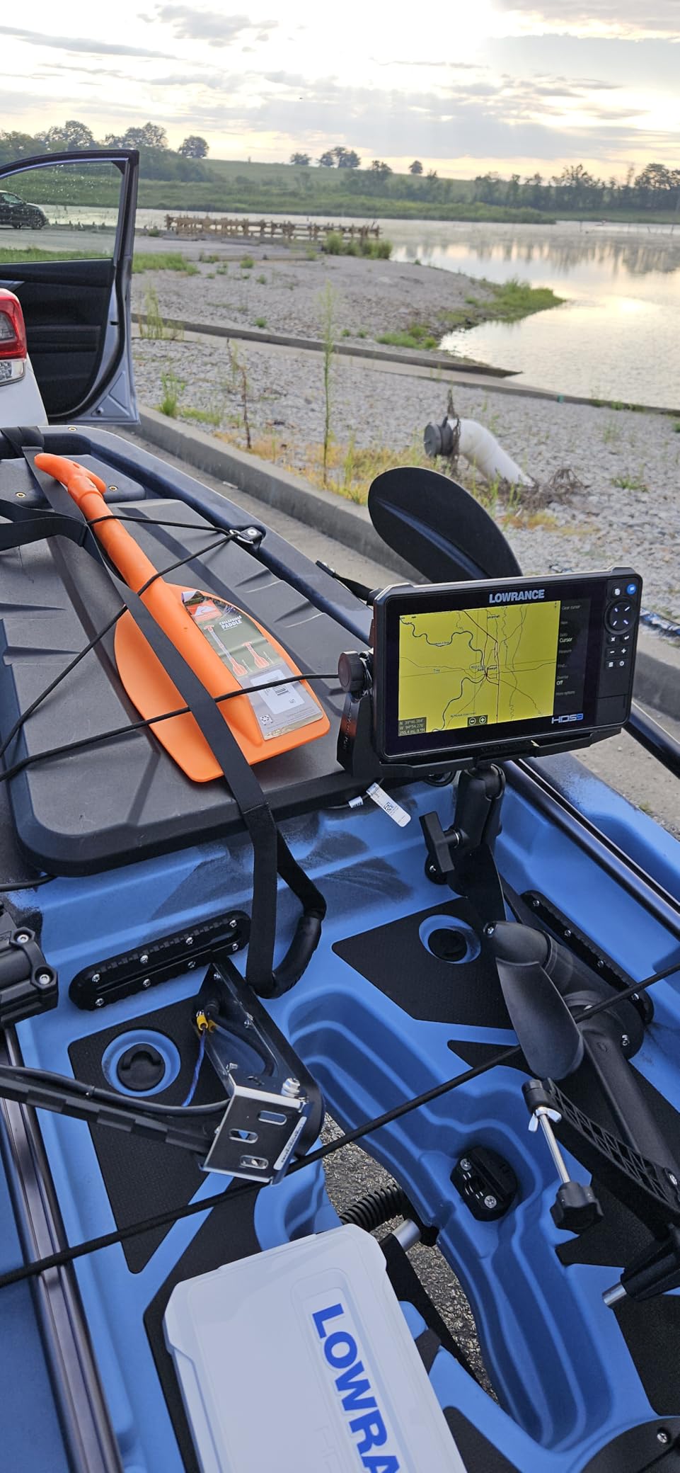 Lowrance HDS PRO Fish Finder/Chartplotter with C-MAP, ActiveTarget 2 XL Ready, Full System Networking (9-inch touchscreen) customer photo 1