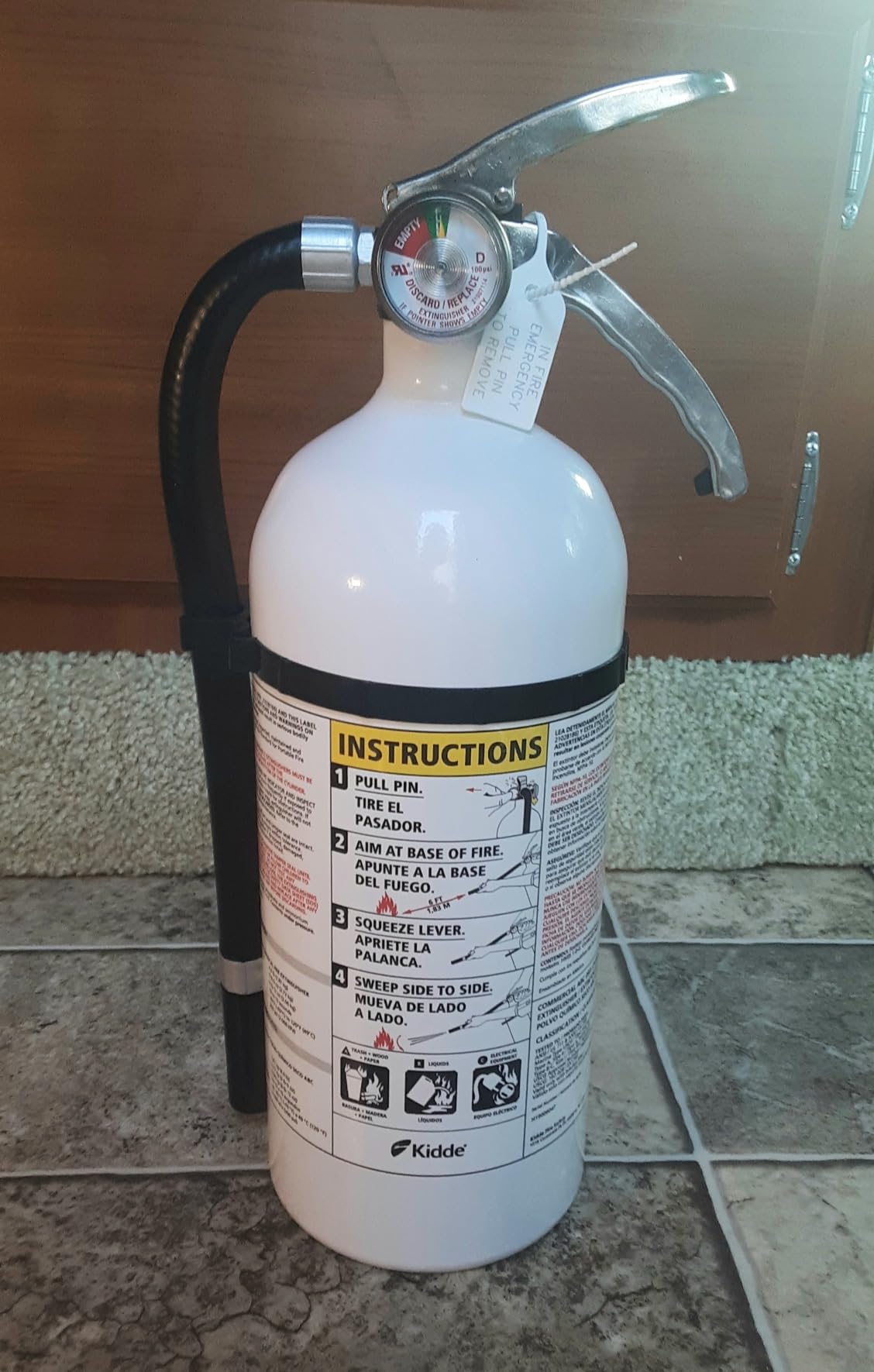 Kidde Mariner 110 Fire Extinguisher for Boats, 1-A:10-B:C, MAR110, 1 Pack | Coast Guard Approved Watercraft Extinguisher for Small Common Marine Fires, 2.5 lb. Dry Chemical customer photo 1
