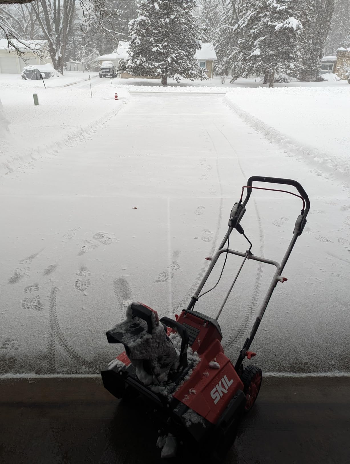 SKIL PWR CORE 40 Brushless 40V 20 in. Single Stage Snow Blower Kit, 30'ft Throwing Distance, Includes 6.0Ah Battery and Charger- SB2001C-10 red customer photo 1