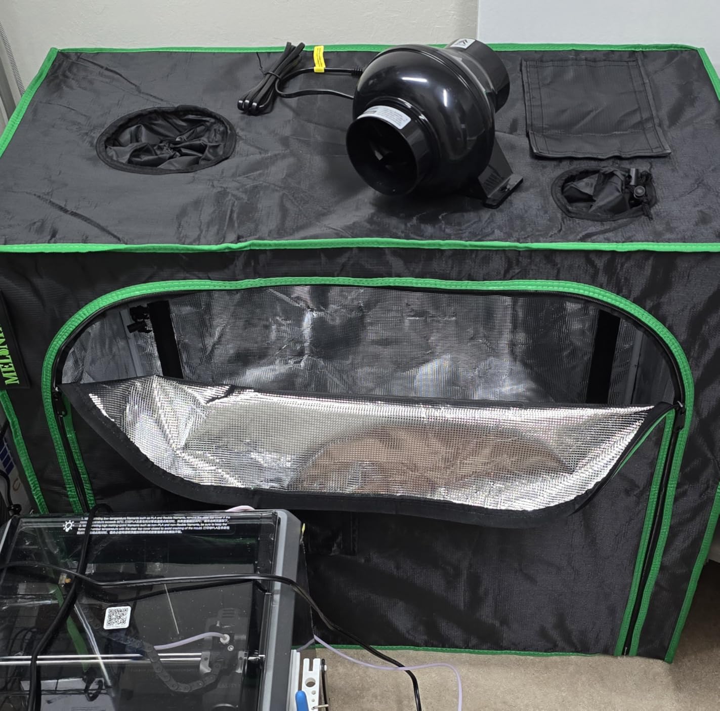 Small Grow Tent for Aerogarden,24”x16”x24” ,Hydroponics Growing System ,Highly Reflective 600D Diamond Mylar Canvas with Ventilation window and Floor Tray for Hydroponic Indoor Plant Growing customer photo 2