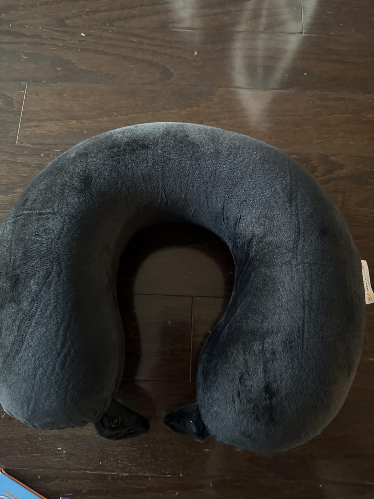 SAIREIDER Travel Pillow 100% Pure Memory Foam Travel Neck Pillow, Airplane Pillow for Traveling、Car、Home、Office，Washable Cover（Black） customer photo 2