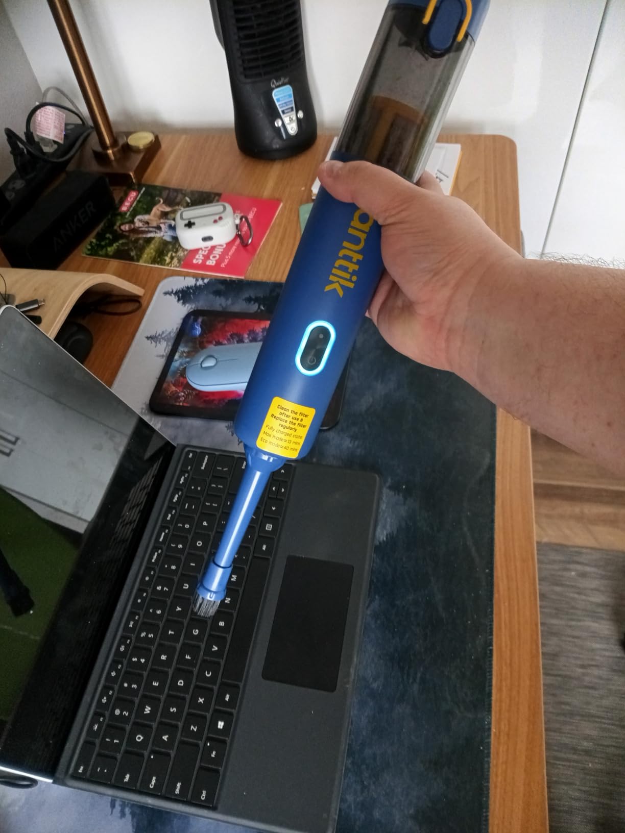 Fanttik Slim V8 APEX Cordless Car Vacuum & Air Duster, 4-in-1 Portable Mini Vacuum with 19000pa Suction Power for Pet Hair, Type-C Charge, One-Touch Empty for Car, Office Desk, Keyboards (Black) customer photo 1