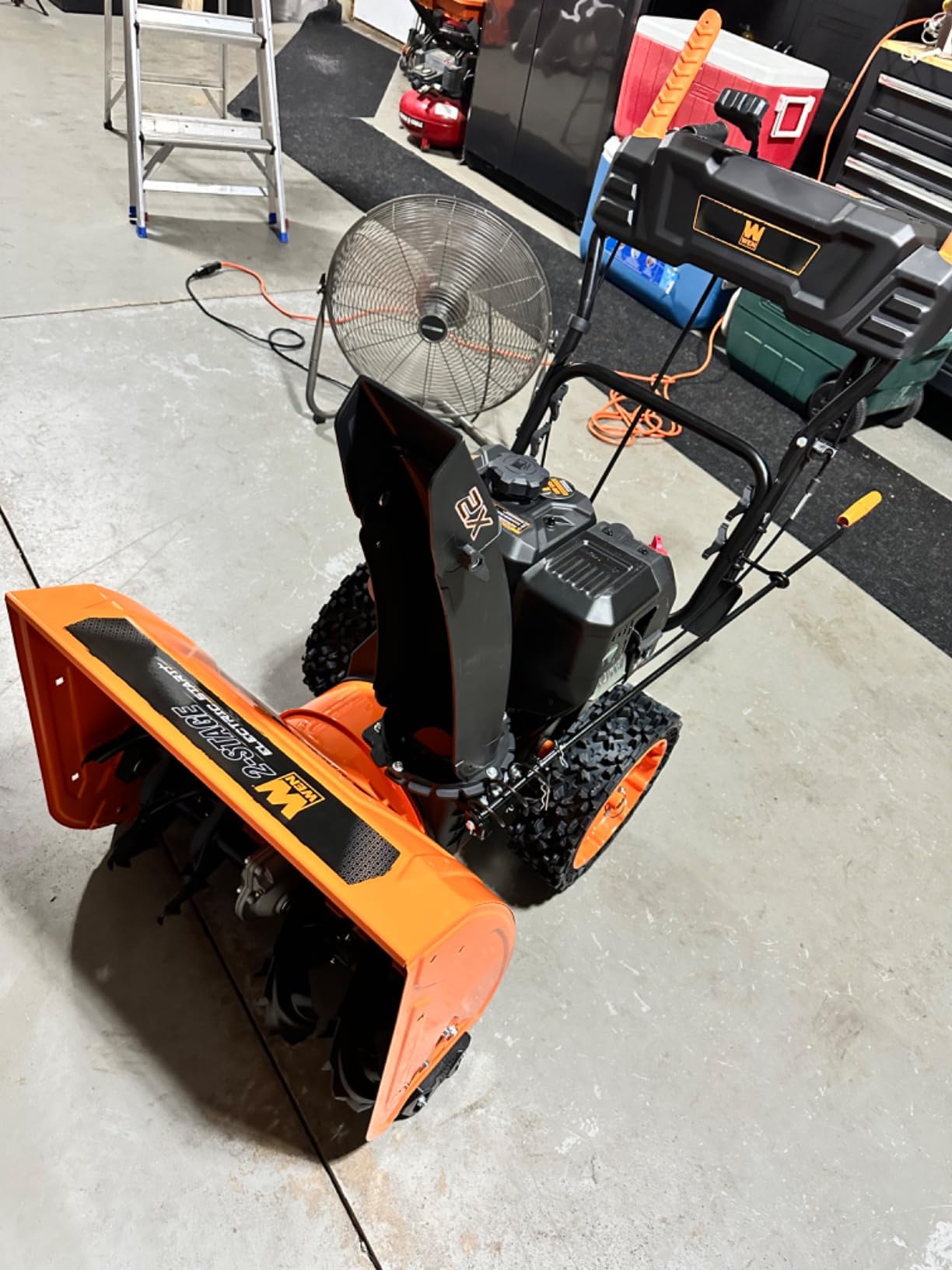 WEN 24-inch 209cc Two-Stage Self-Propelled Gas-Powered Snow Blower with Electric Start (SB209E) customer photo 1