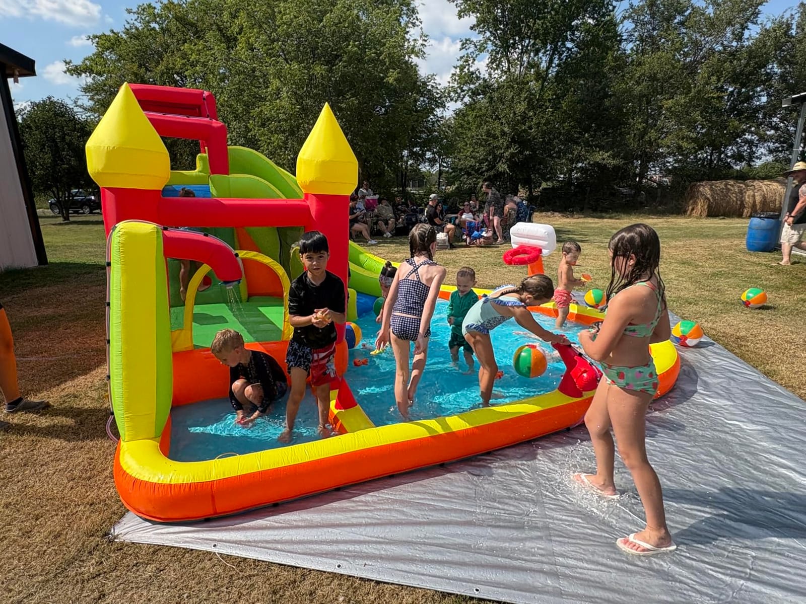 MIRUNAIR Inflatable Bounce House with Slides, Inflatable Water Slide for Kids Backyard, Bounce Water Prak with Air Blower, Splash Pool, Water Cannon, Climbing Wall, Outdoor Backyard Water Park customer photo 2