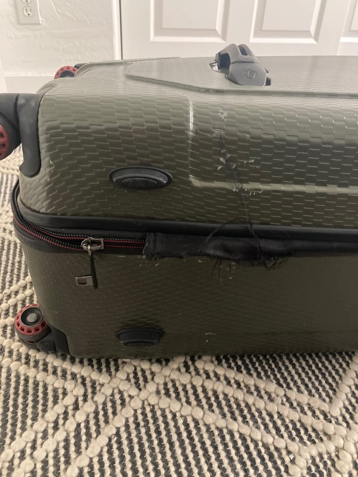 Traveler's Choice Maxporter II Polycarbonate Hardside Trunk with Spinner Wheels, Green, 22-Inch Carry-on Luggage customer photo 2