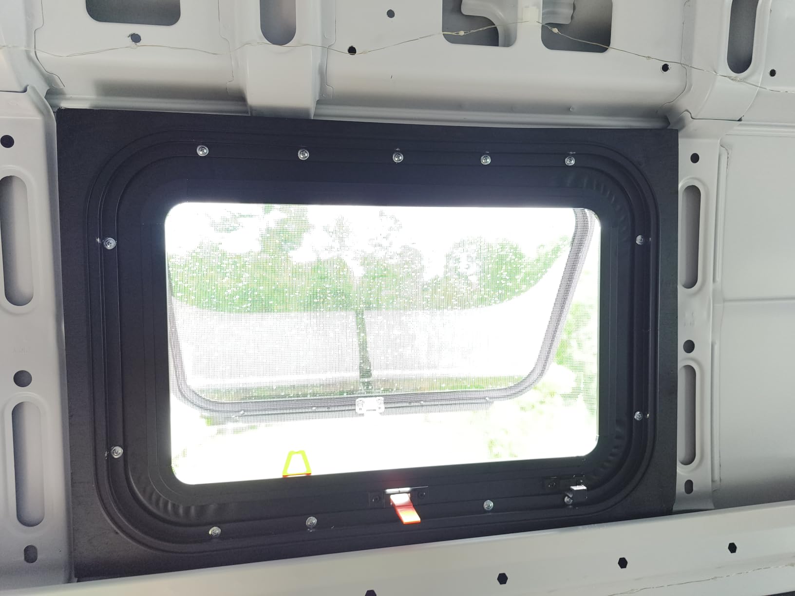 RV MURTS Trailer Emergency Pop Out Window w/Screen & Trim Kit, 30