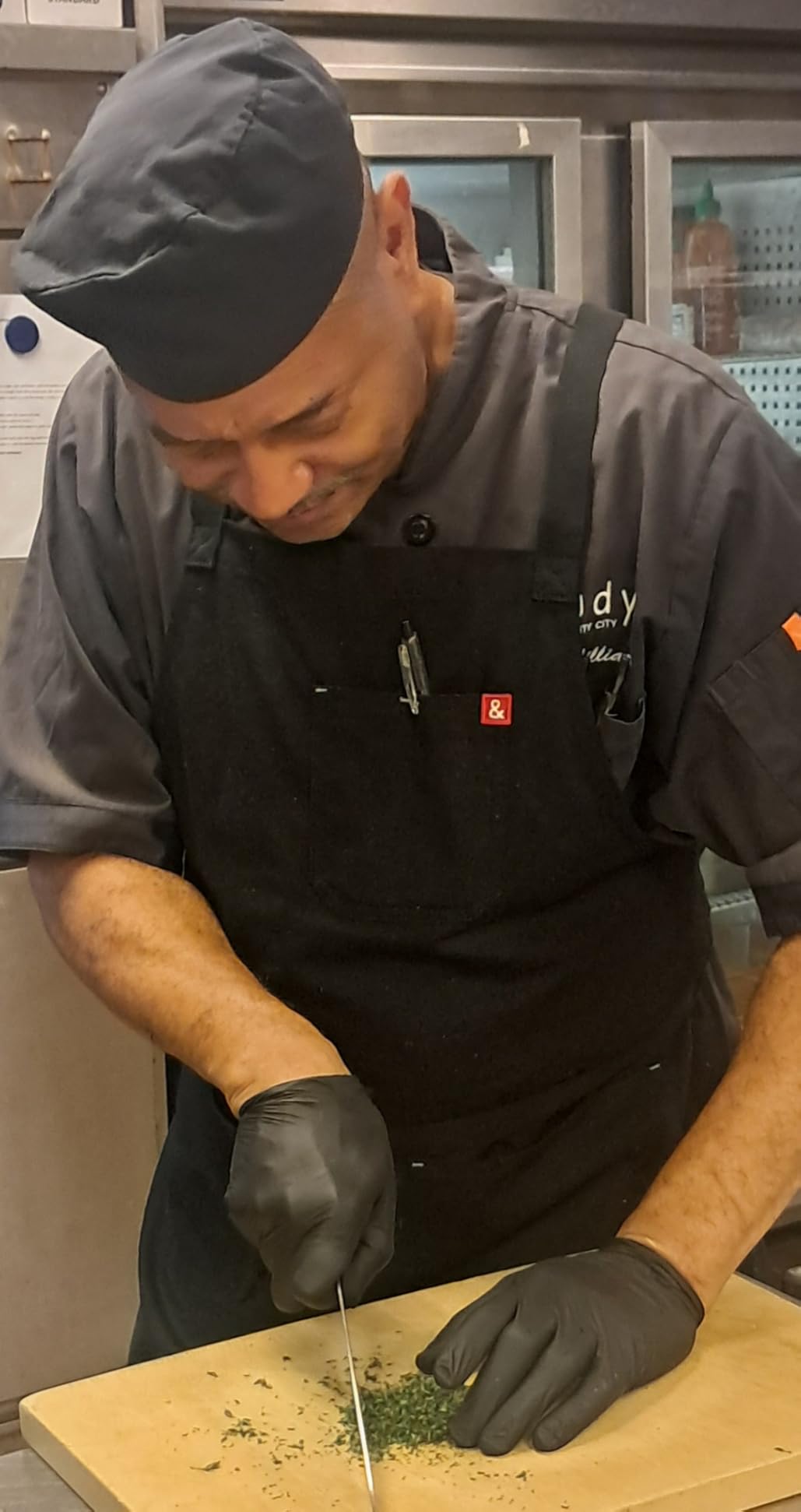 hedley & bennett Crossback Chef Apron, Pockets & Towel Loop, Midnight Blue customer photo 2