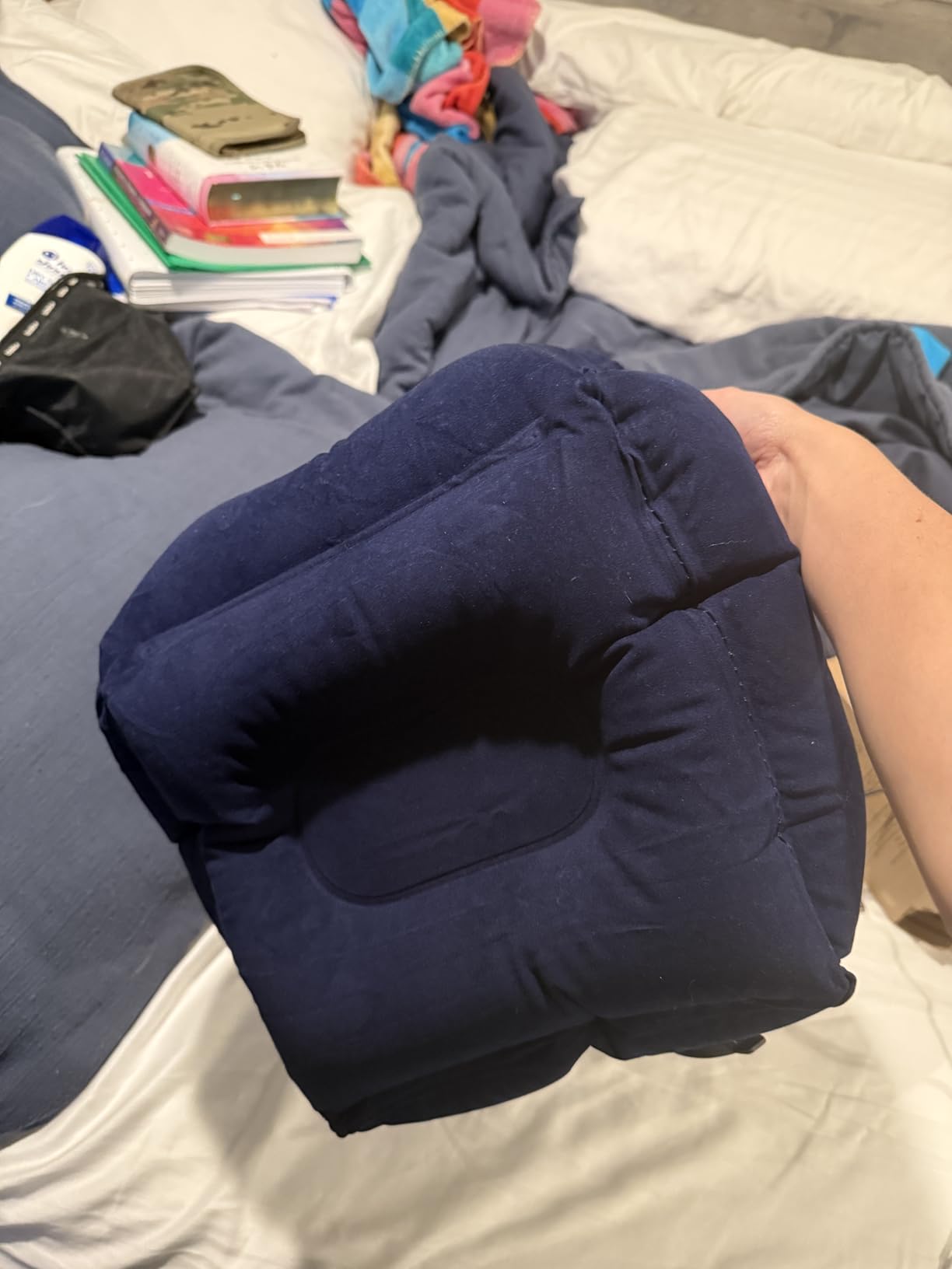 Maliton Inflatable Travel Pillow for Airplane Comfortable Sleeping to Relieve Neck and Shoulder Pain, Support Head Inflatable Pillow for Long Flights, Used for Airplanes, Cars, Trains, Office(Blue) customer photo 2