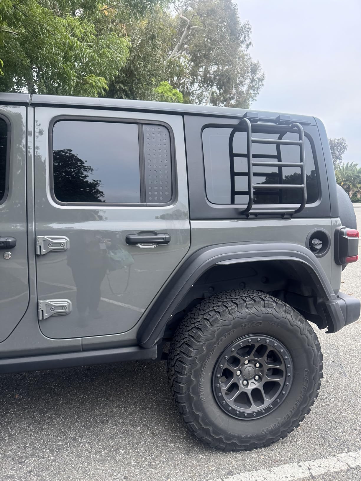Aluminium Alloy Rear Window Ladder for 2018-2023 2024 Jeep Wrangler JL JLU 2 Door / 4 Door Luggage Ladder Rack customer photo 1