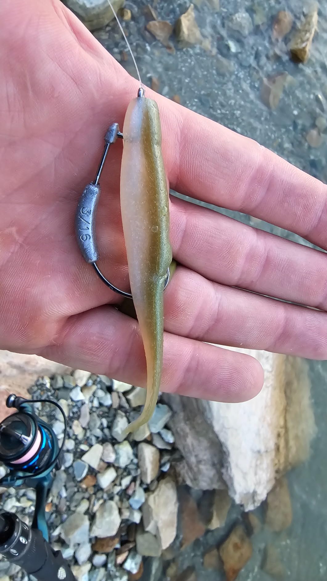Weighted Swimbait Hooks with Molded Bait Keeper, Equipped with Weedless EWG Worm Fishing Hooks 2/0 3/0 4/0 5/0 1/16 1/8 3/16 1/4oz (15 PCs) customer photo 2