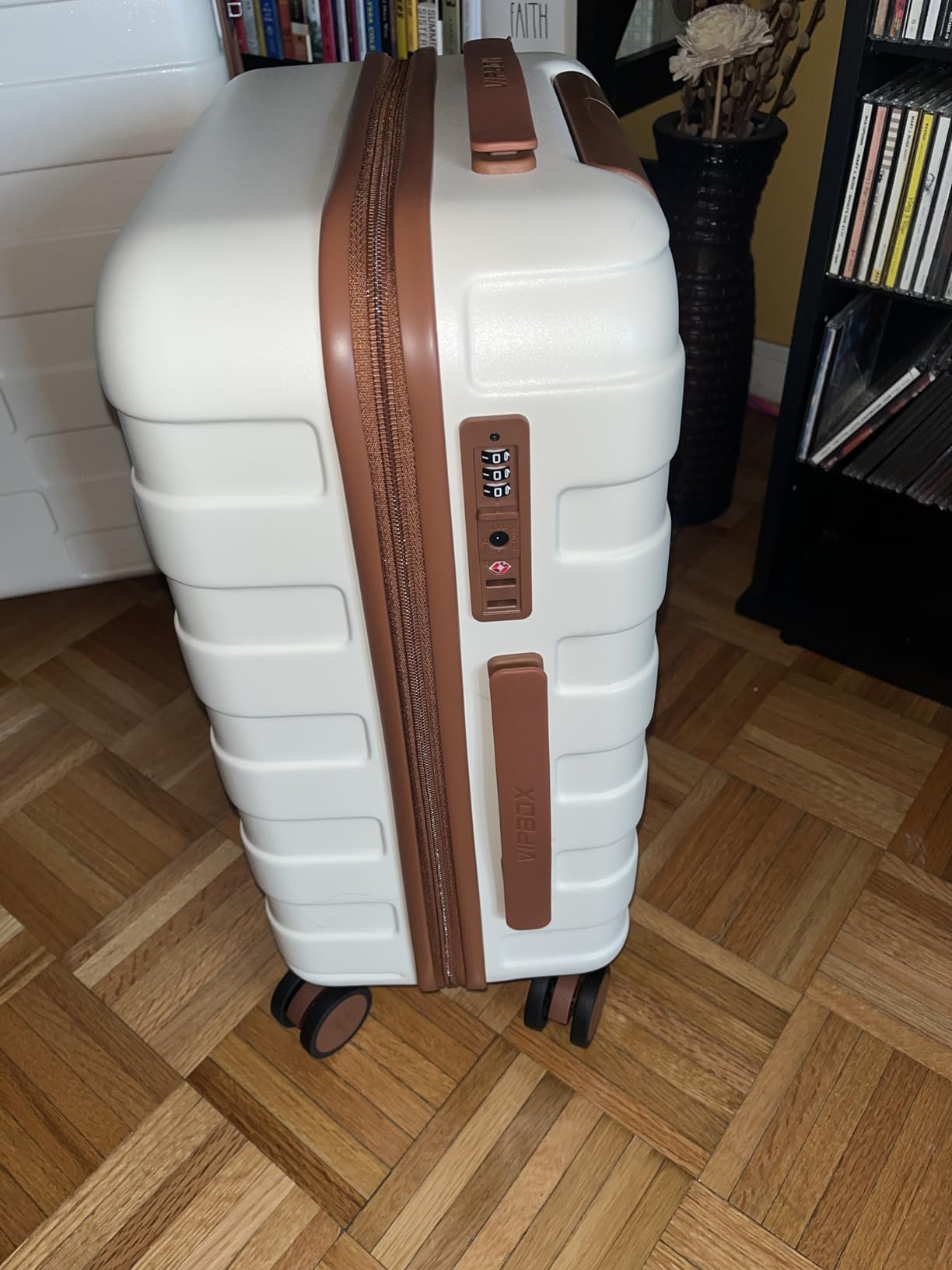 Vipbox Suitcase Sets 2 Piece 20/28 Inch Hardside PC Travel Suitcase, Blue customer photo 1