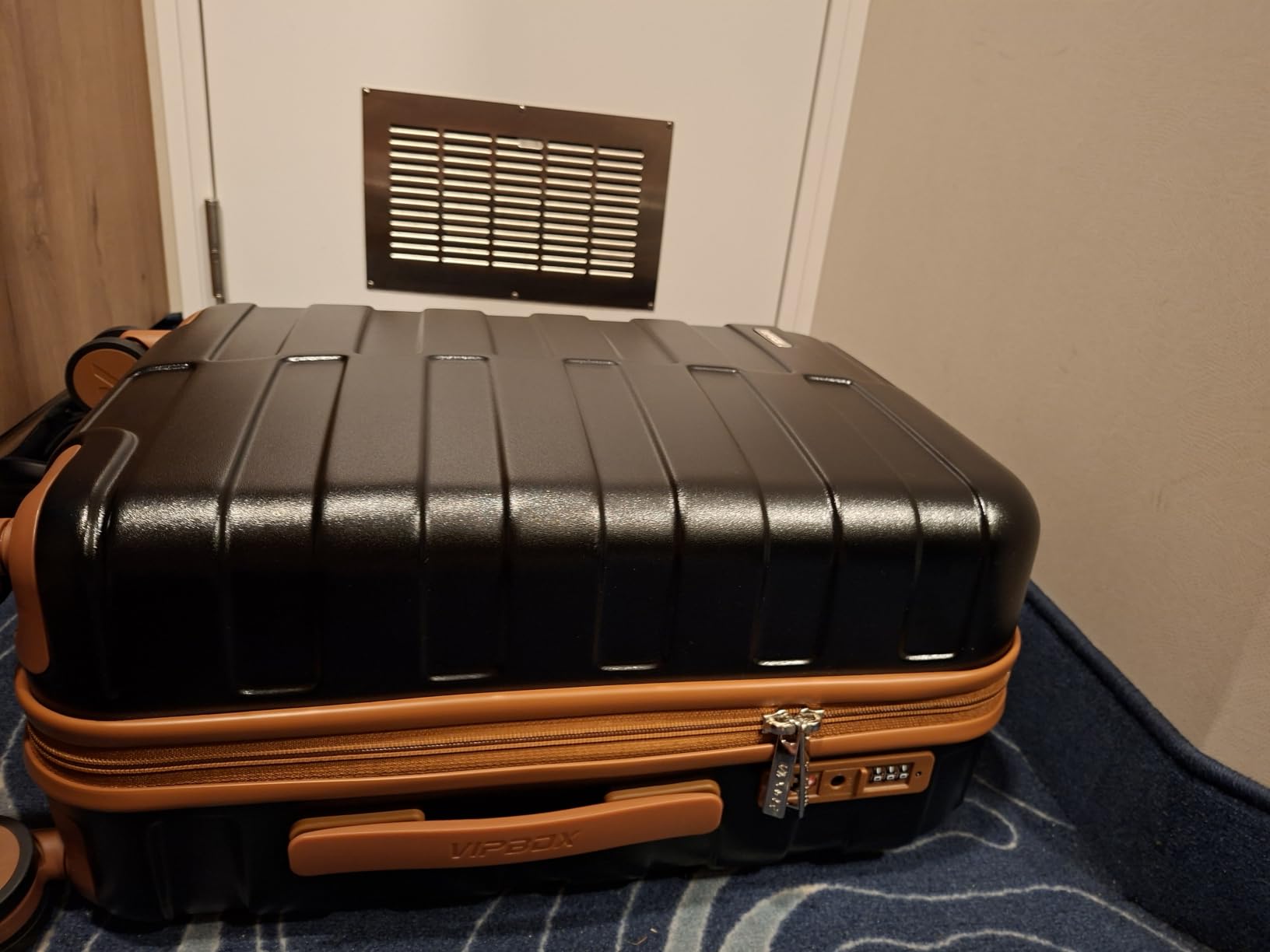 Vipbox Suitcase Sets 2 Piece 20/28 Inch Hardside PC Travel Suitcase, Blue customer photo 2