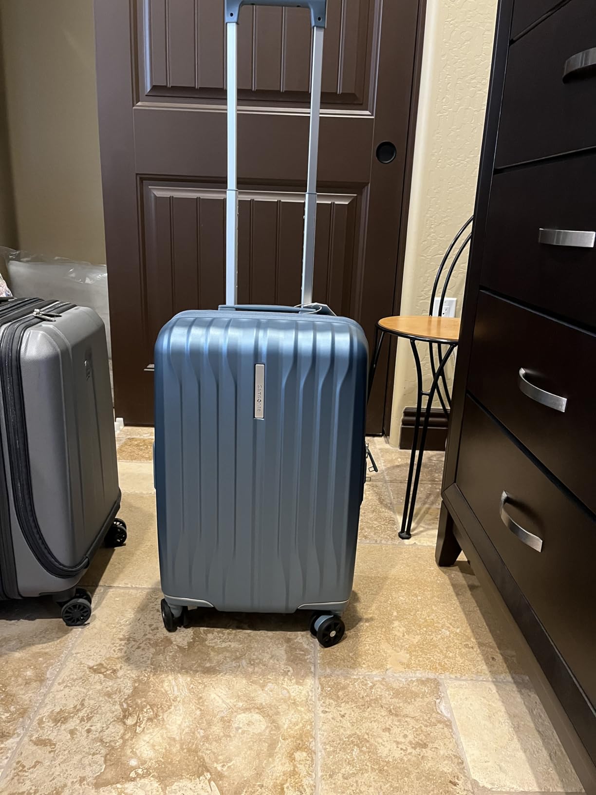 Samsonite UpLIFT Carry-On Hardside Luggage with Spinner Wheels - Airline-Approved, TSA Lock, Adjustable Handle System - Polycarbonate Hard Suitcase for Ultra Lightweight Travel - Silver Shimmy customer photo 1