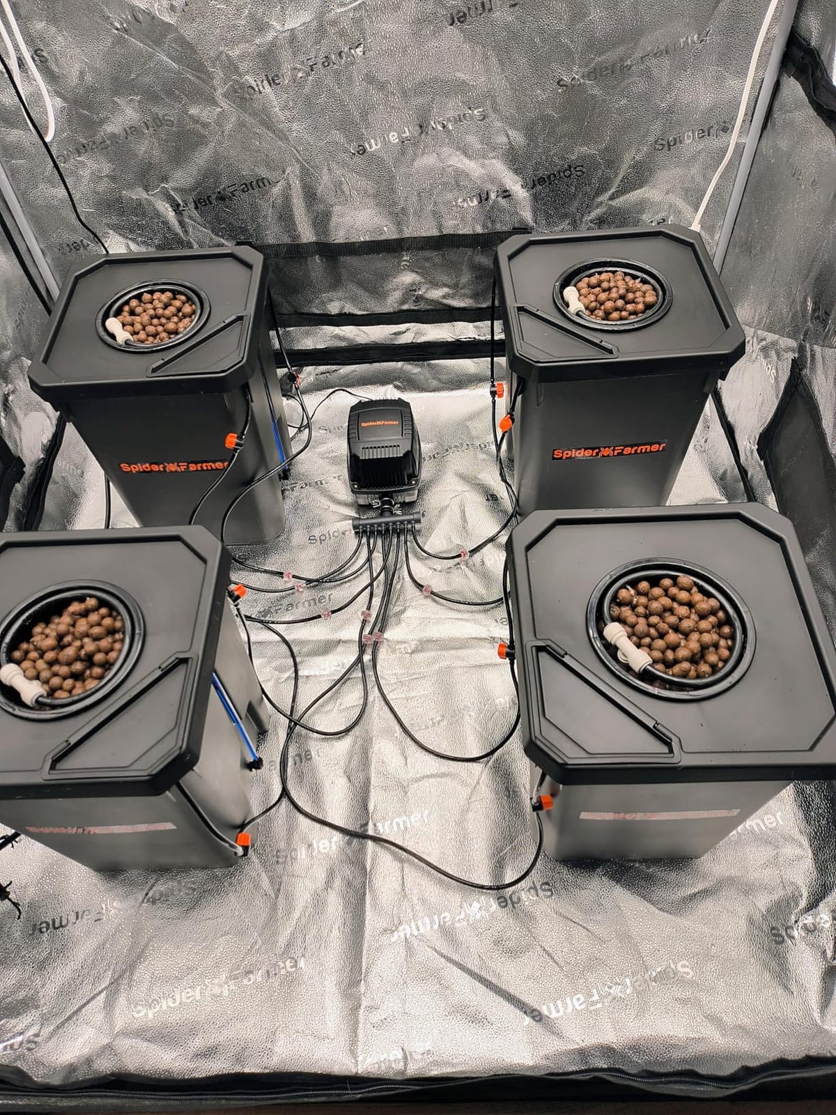 Spider Farmer DWC Hydroponics Growing System Kit 4 Buckets for Indoor Plant customer photo 1