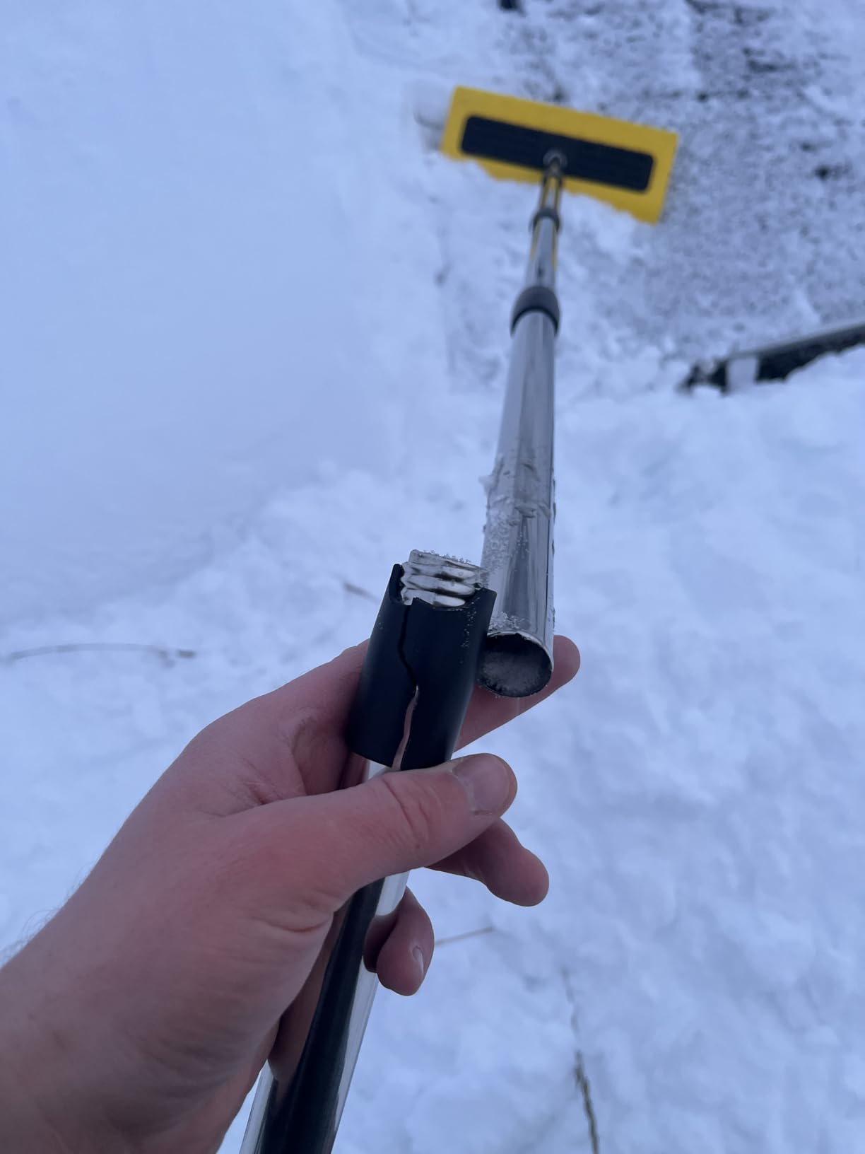 Never-Scratch SnowBuster,21-Foot Snow Roof Rake,EVA Soft Foam Pad Snow Removal Tool,Heavy-Duty Aluminum Handle,S-Shaped Push/Pull Design for House Roof,Solar Panels,Car Snow, and Leaves,Yellow customer photo 1