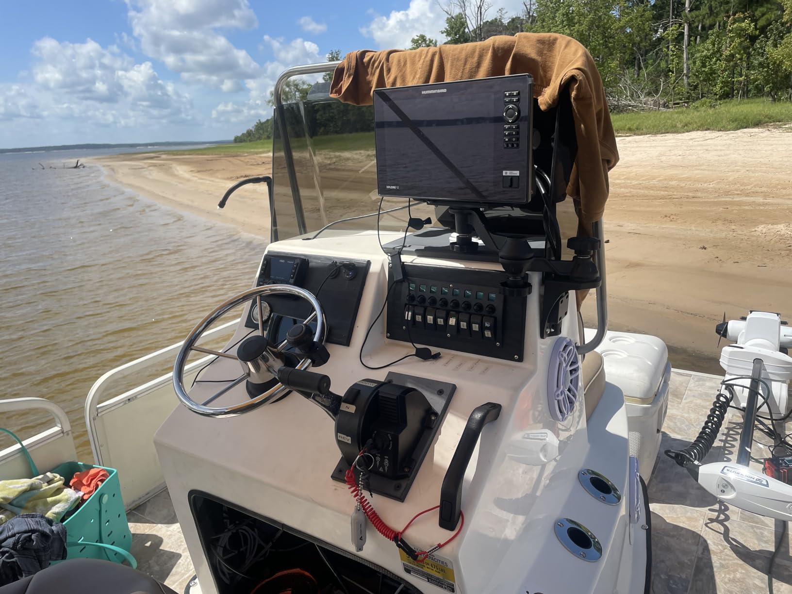 Humminbird XPLORE Series GPS Fish Finder with MEGA Side Imaging+ and HD Touchscreen Display customer photo 1