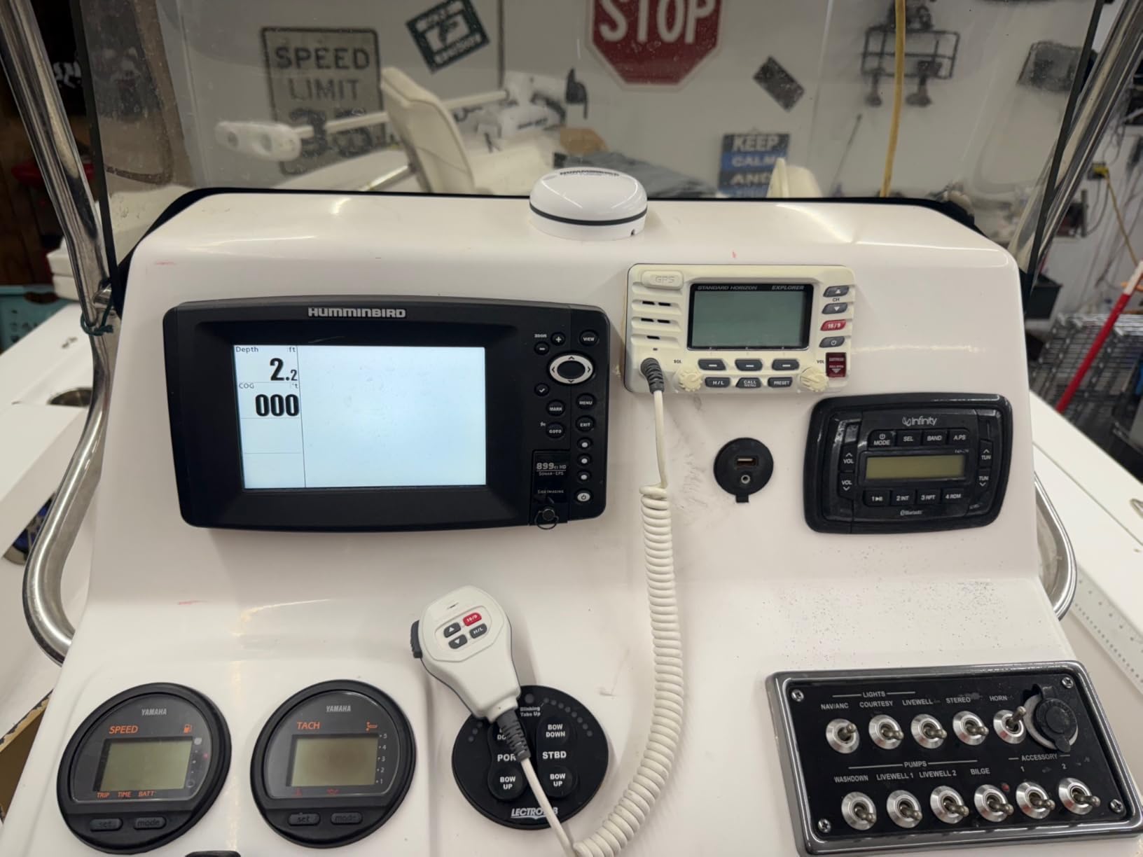 Humminbird XPLORE Series GPS Fish Finder MEGA Side Imaging+ & HD Touchscreen Display customer photo 1