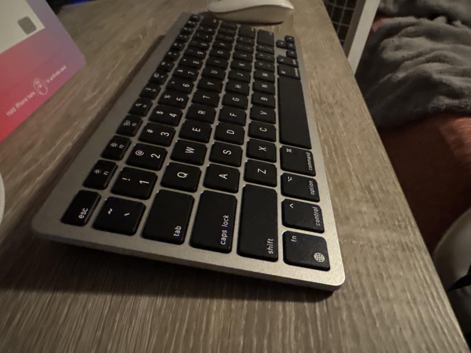 OMOTON Ultra-Slim Wireless Keyboard for Mac (MacOS 10.10+), Compact Size customer photo 1