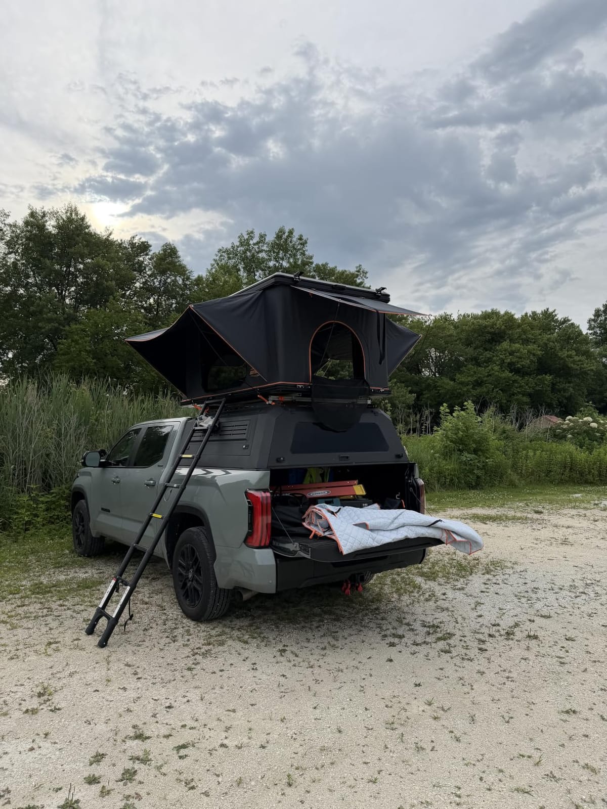 Rooftop Tent Hard Shell with Winter Insulation for 4-Season Camping | Aluminum hardshell, 2-layer mat, LED light strip, 2 Person Car Roof top tent, Suitable for Jeep Truck SUV Trailer customer photo 1
