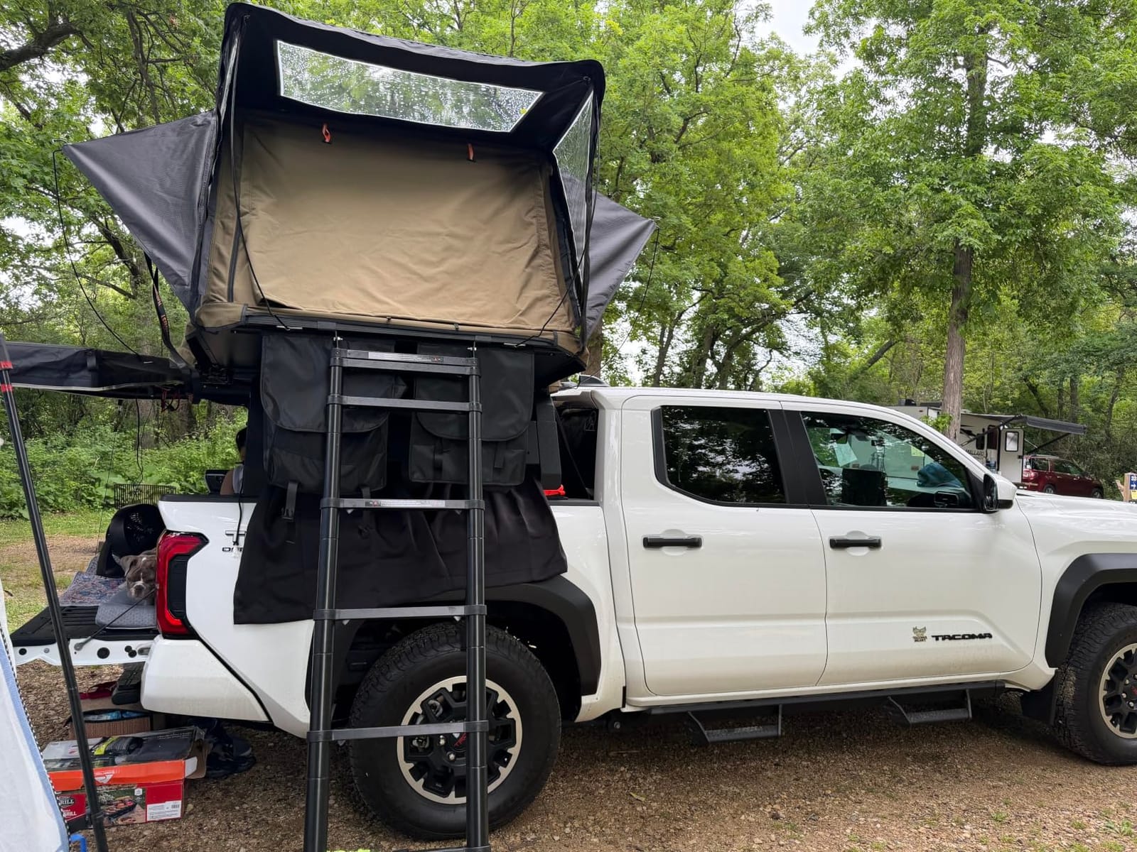 Naturnest Rooftop Tent Hard Shell, Easy Set Up Pop Up Large Tent for 2-3 Person Camping, Waterproof UV-Resistant Blackout 4 Season Tents for Truck, Jeep, SUV, Van, Trailer - Sirius 1 Plus customer photo 1