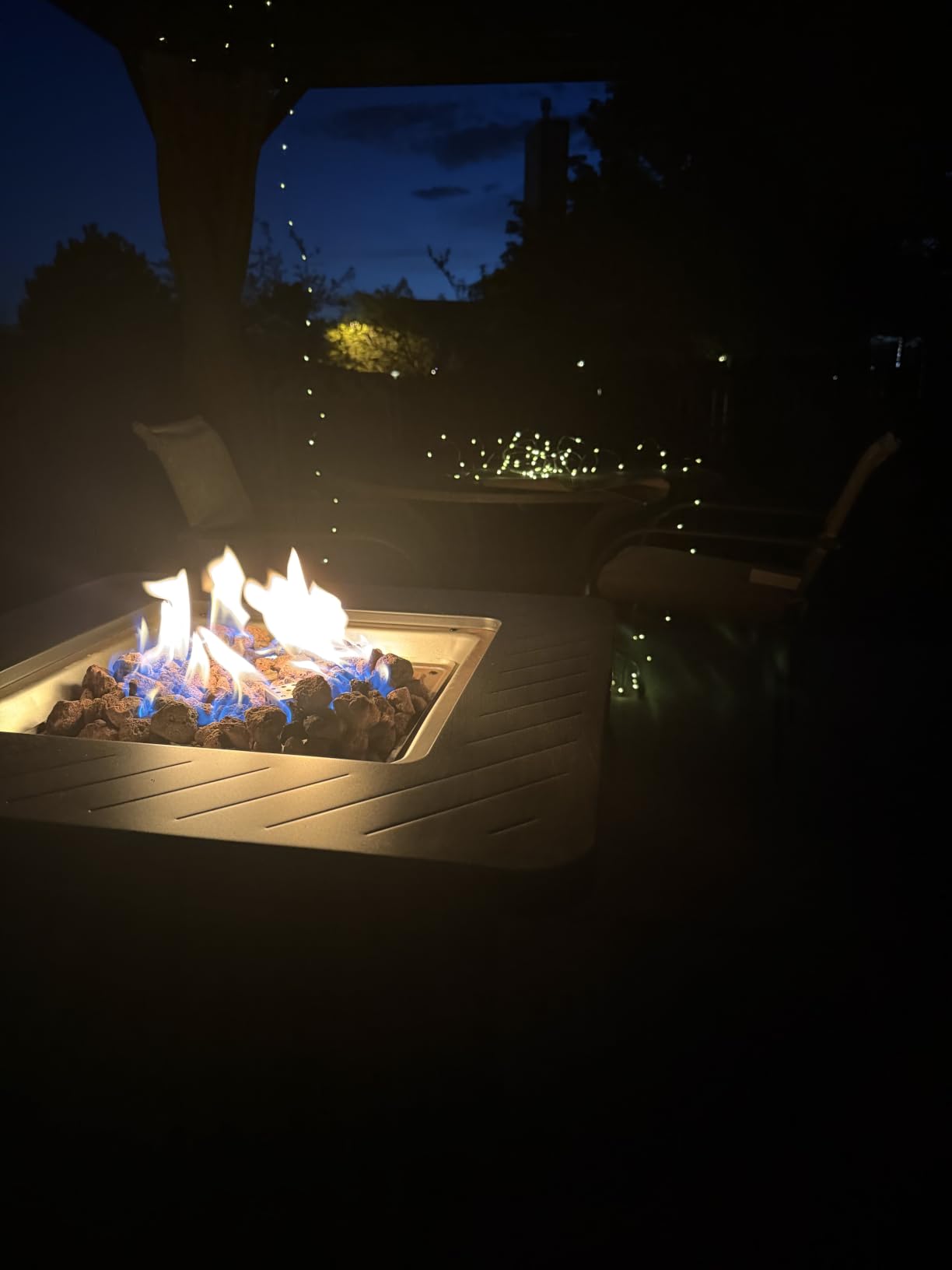 East Oak 28” Outdoor Propane Fire Pit Table | 52,000 BTU Gas Fire Pit for 2-4 People with Space-Saving Hock Lid, Mesh Pocket & Lava Rocks | CSA Certified Safe for Patio, Deck, Backyard, Brown customer photo 2