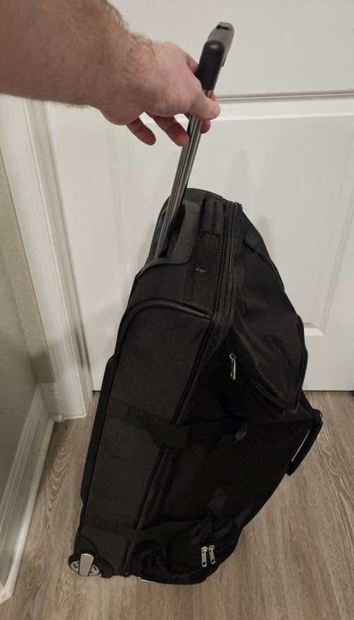Amazon Essentials Wheeled Rolling Duffel Bag, 30-Inch (76.2 cm) Checked-Size, Expandable, Shoe Compartment, Telescoping Handle, Black customer photo 1