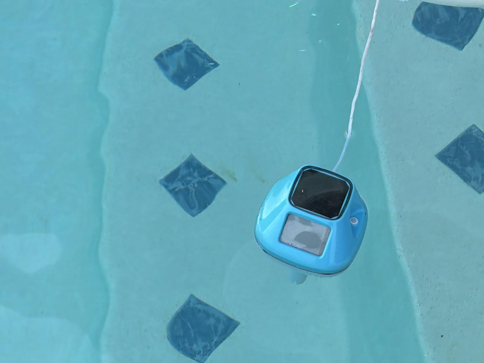 DeeprBlu Floating Solar Pool Thermometer with Extra Large Backlit Display customer photo 1