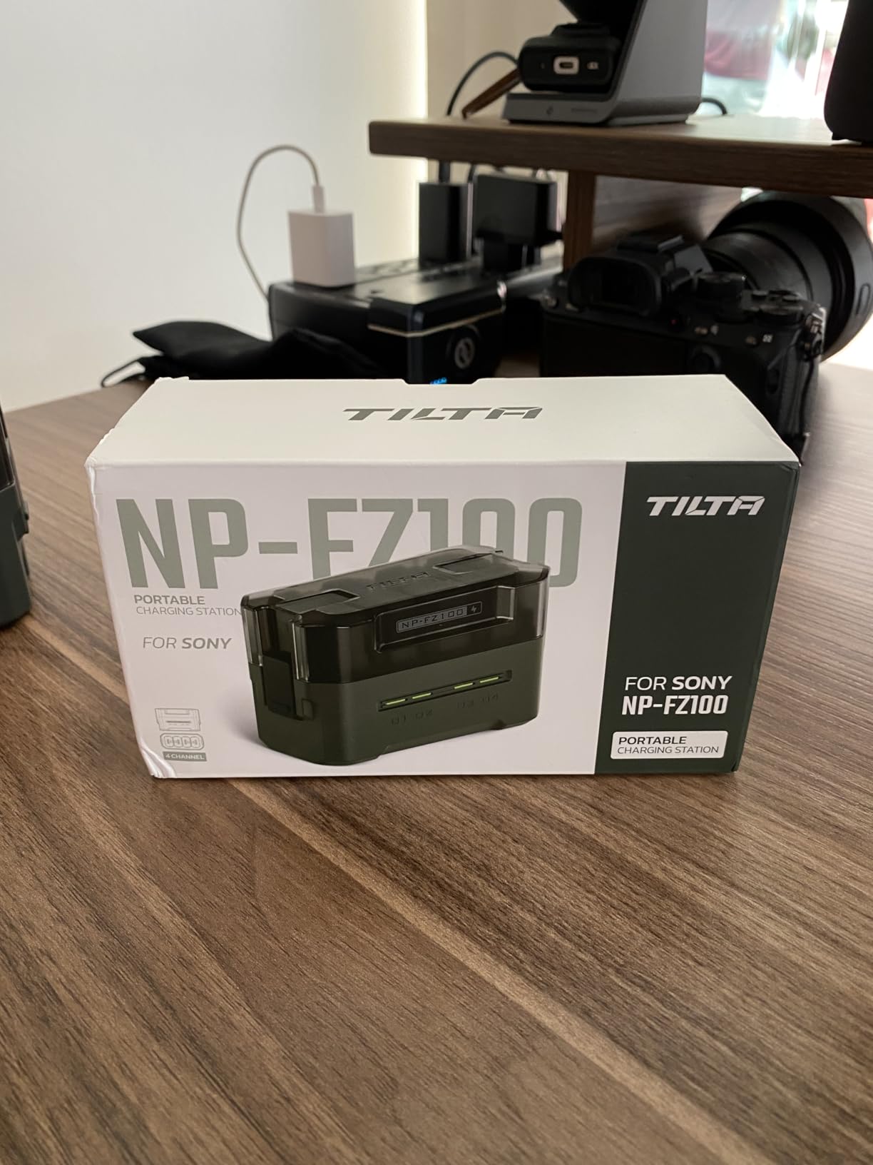 Tilta NP-FZ100 Portable Charging Station | Works with FX3, FX30, FX2, ZV-E1, FX30B, A7S III, A7S II, A7 IV, A7 III, A7R V, A7R IV, A7C II, A7C, A9, A9 II, A9 III, A1 II, A6700 | Green customer photo 1